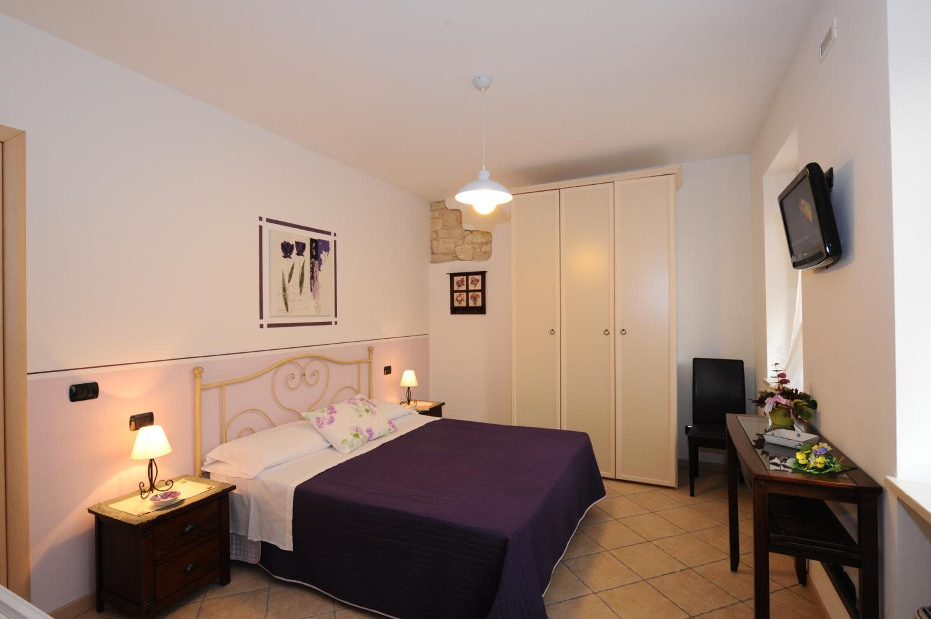 Double or Twin Room - Photo 28