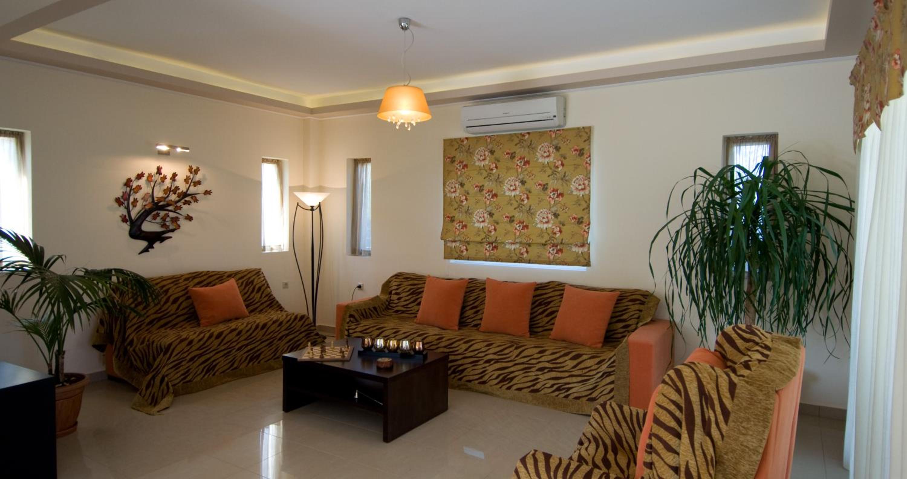Three-Bedroom Villa - Photo 9