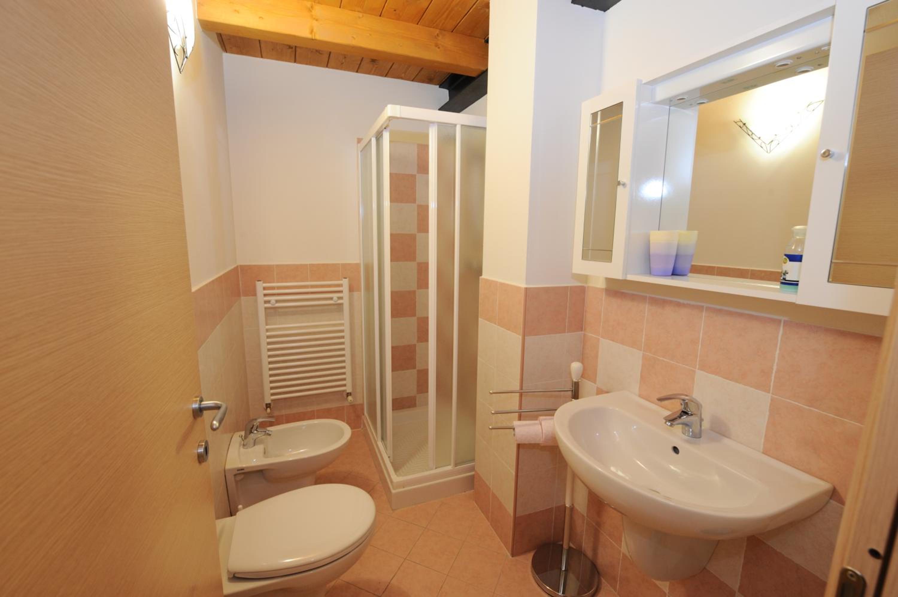 Double or Twin Room - Photo 9