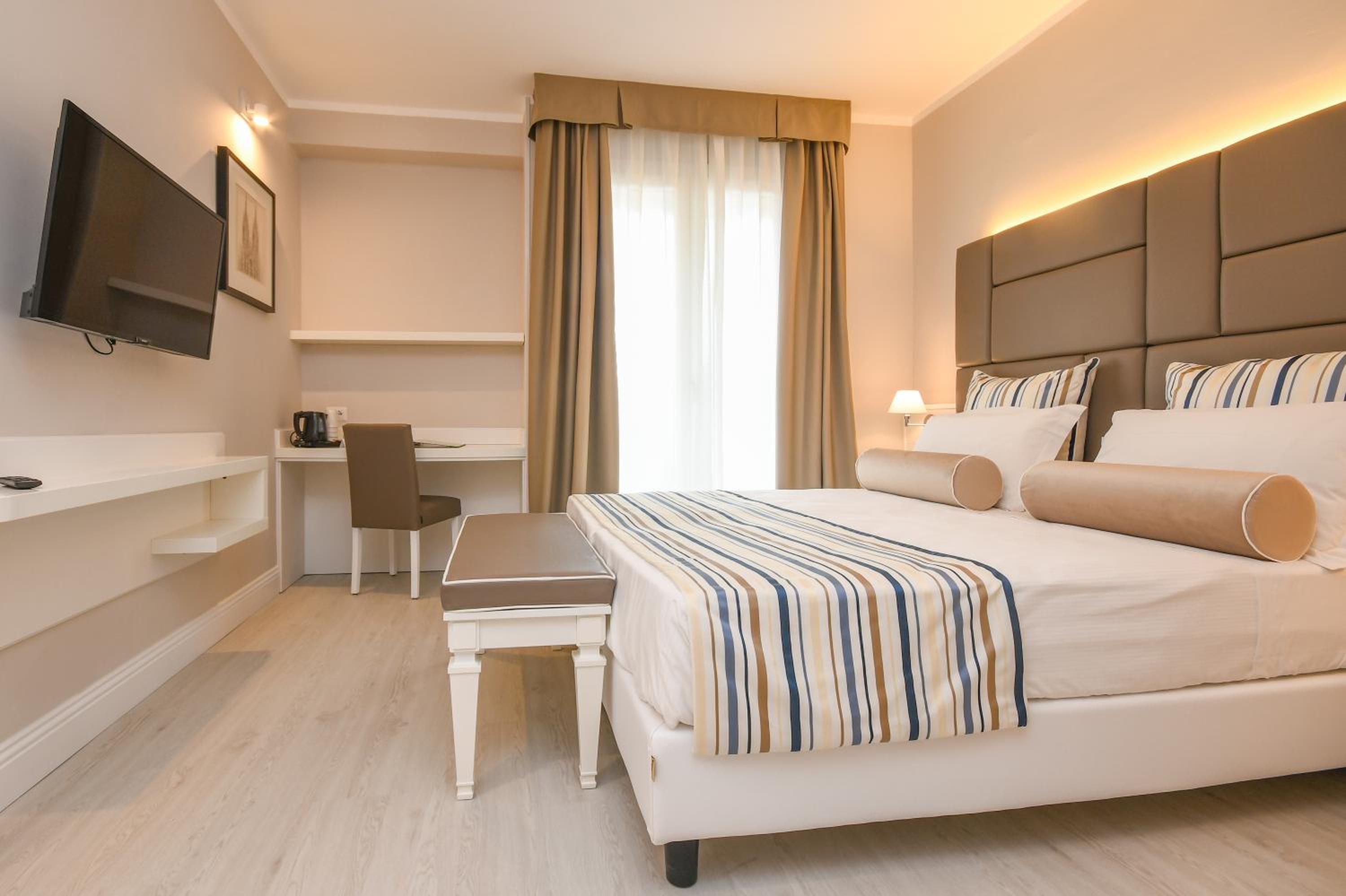 Superior Double or Twin Room - Photo 18