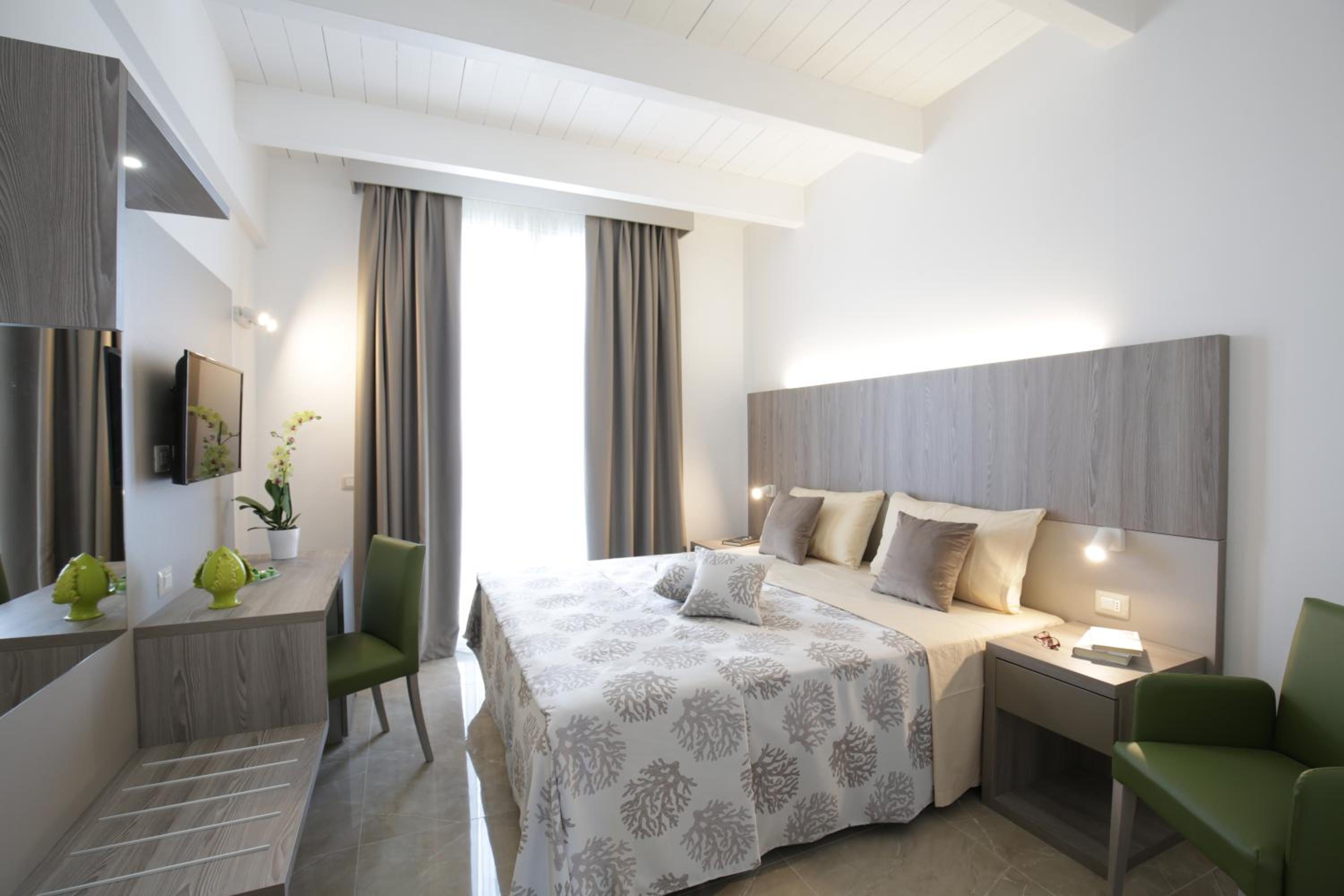 Triple Room with Terrace photo 2