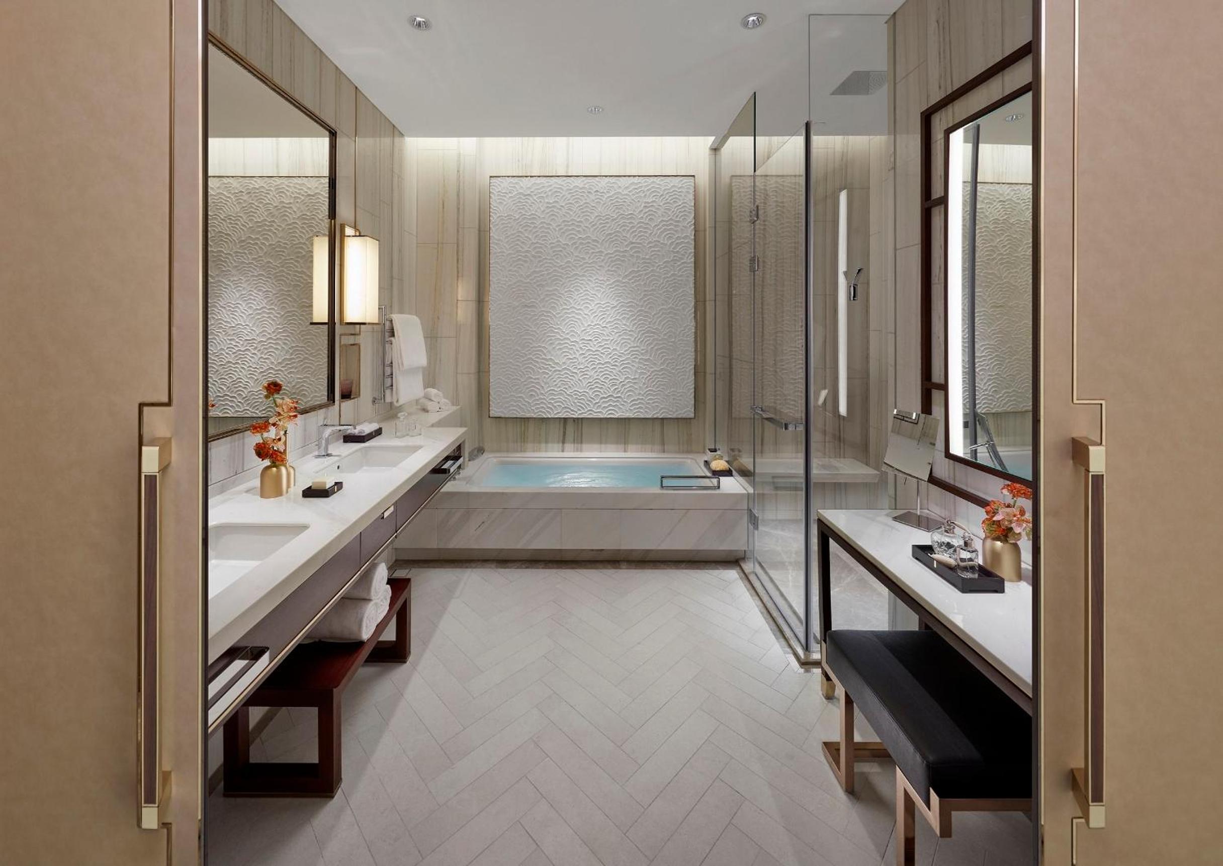 Premier King Room photo 3