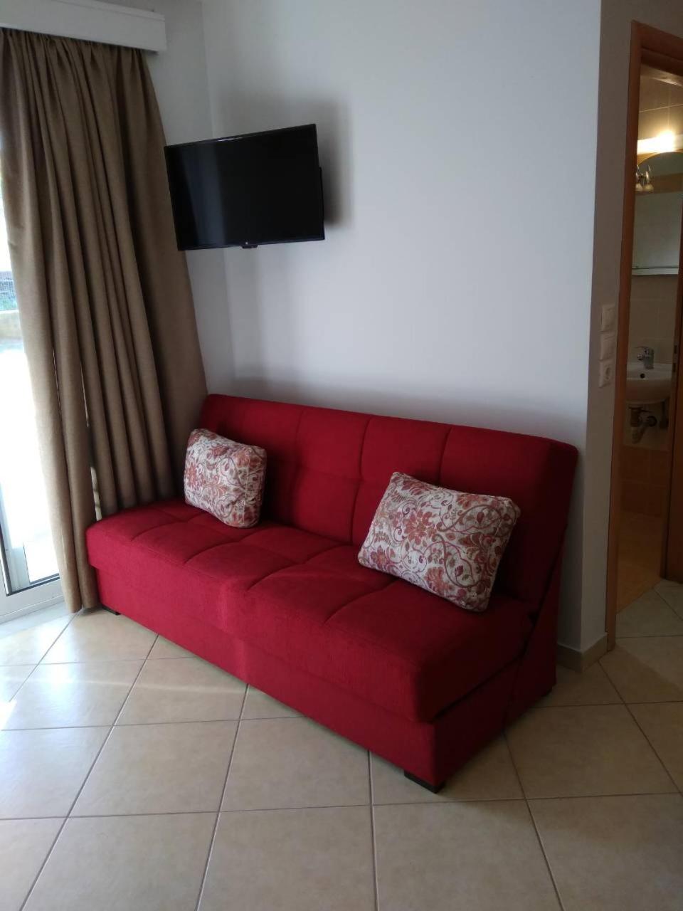 Studio Apartment - Photo 3