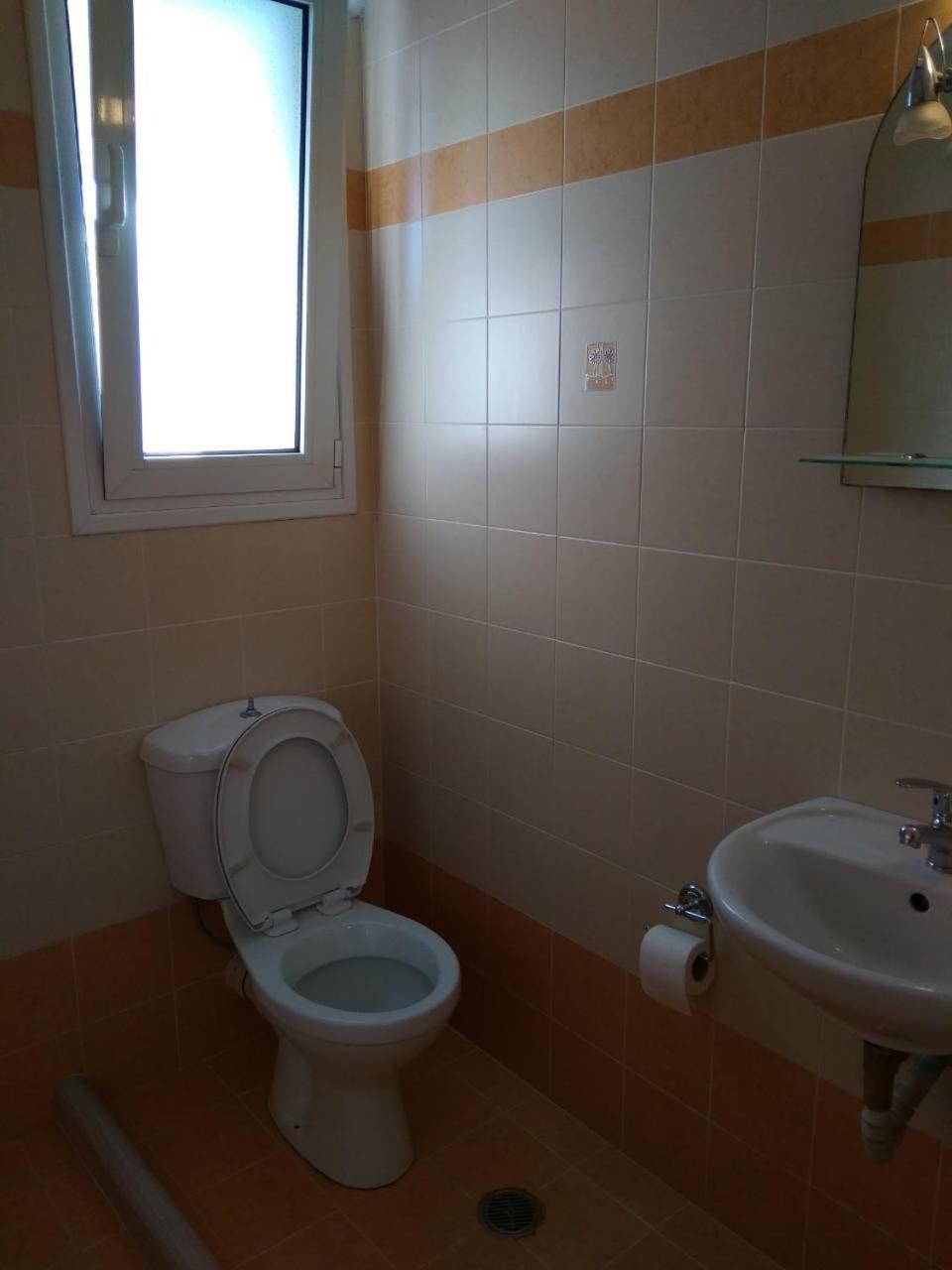 Studio Apartment - Photo 8