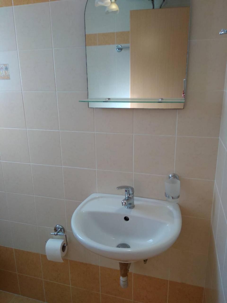 Studio Apartment - Photo 14