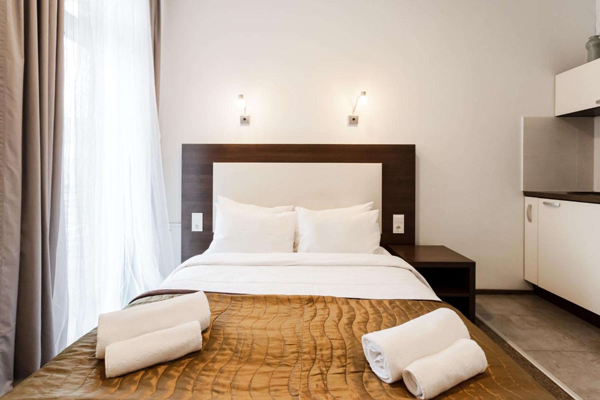 Double or Twin Room with Balcony - Photo 2