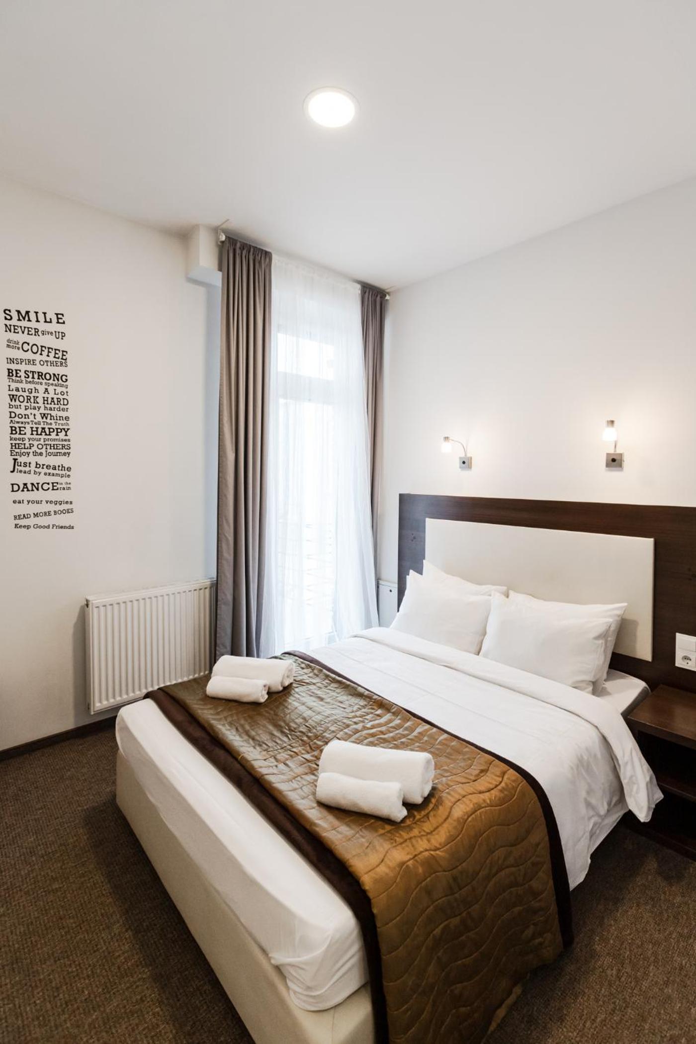 Double or Twin Room with Balcony - Photo 3
