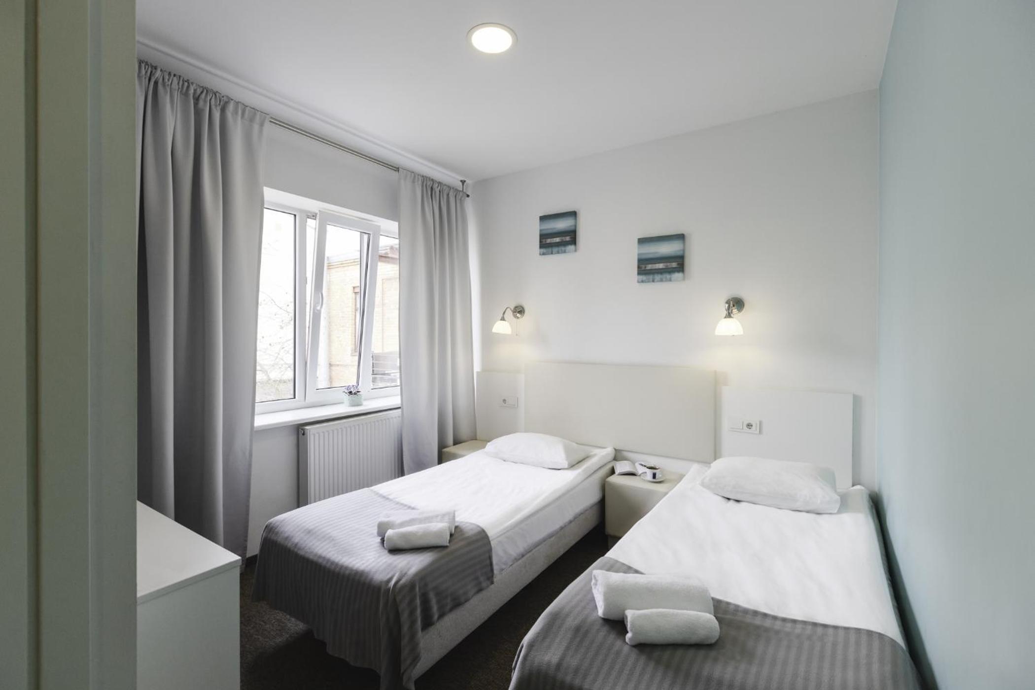 Standard Twin Room - Photo 1