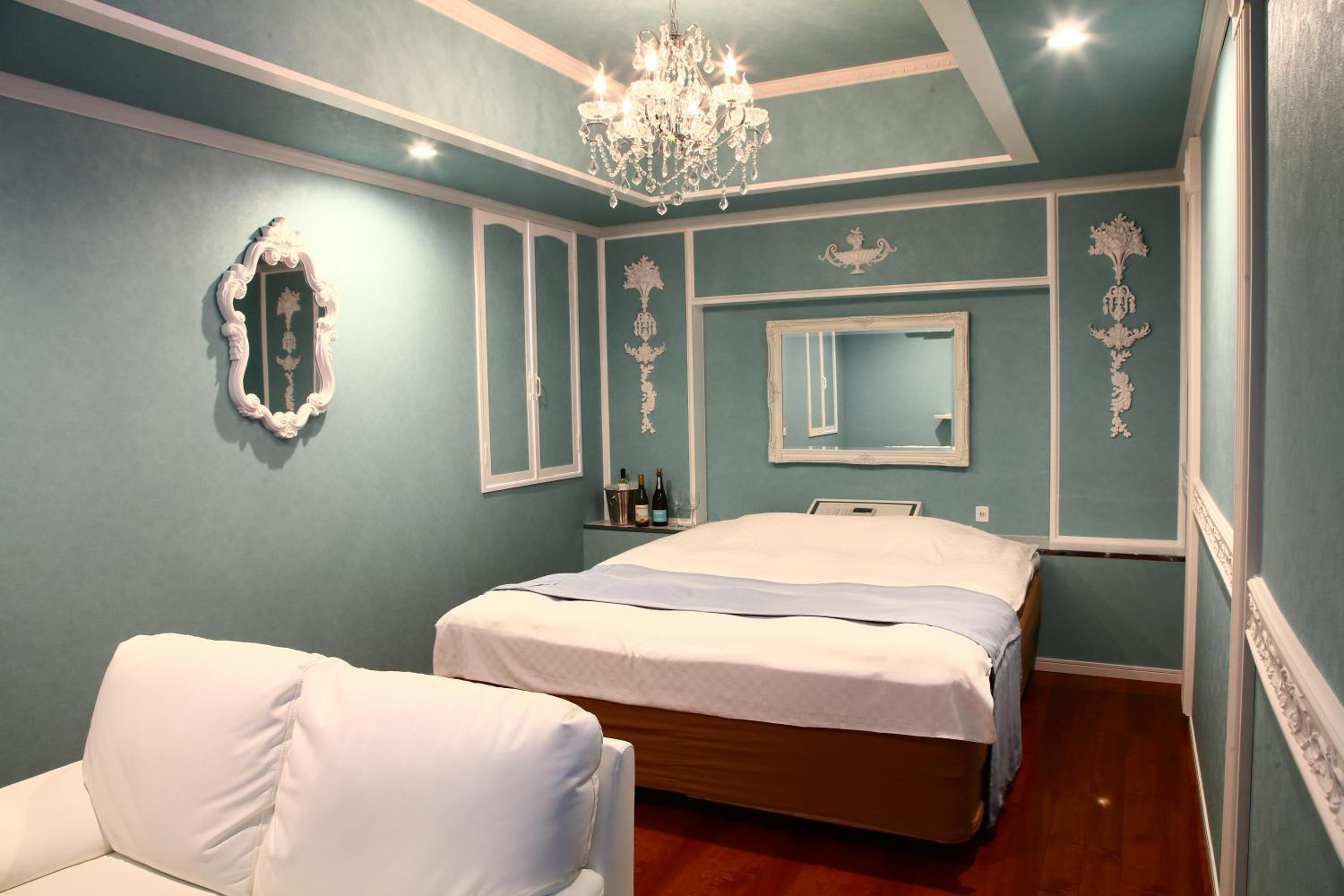 Standard Double Room - Smoking - Photo 6