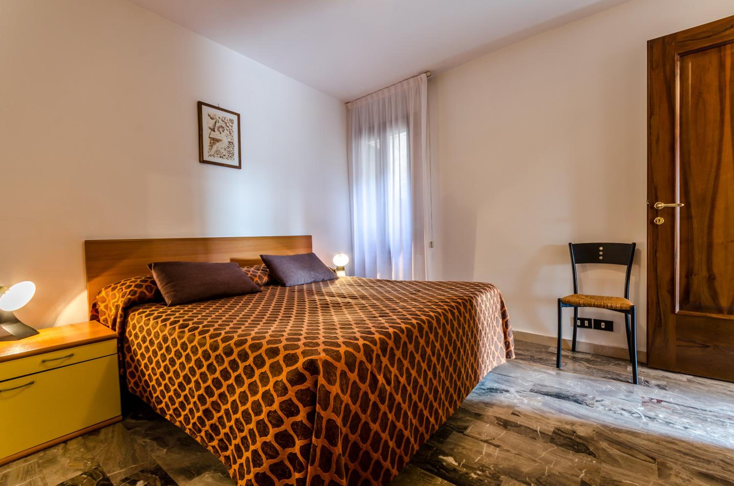 Double Room with Shared Bathroom - Separate Building photo 1
