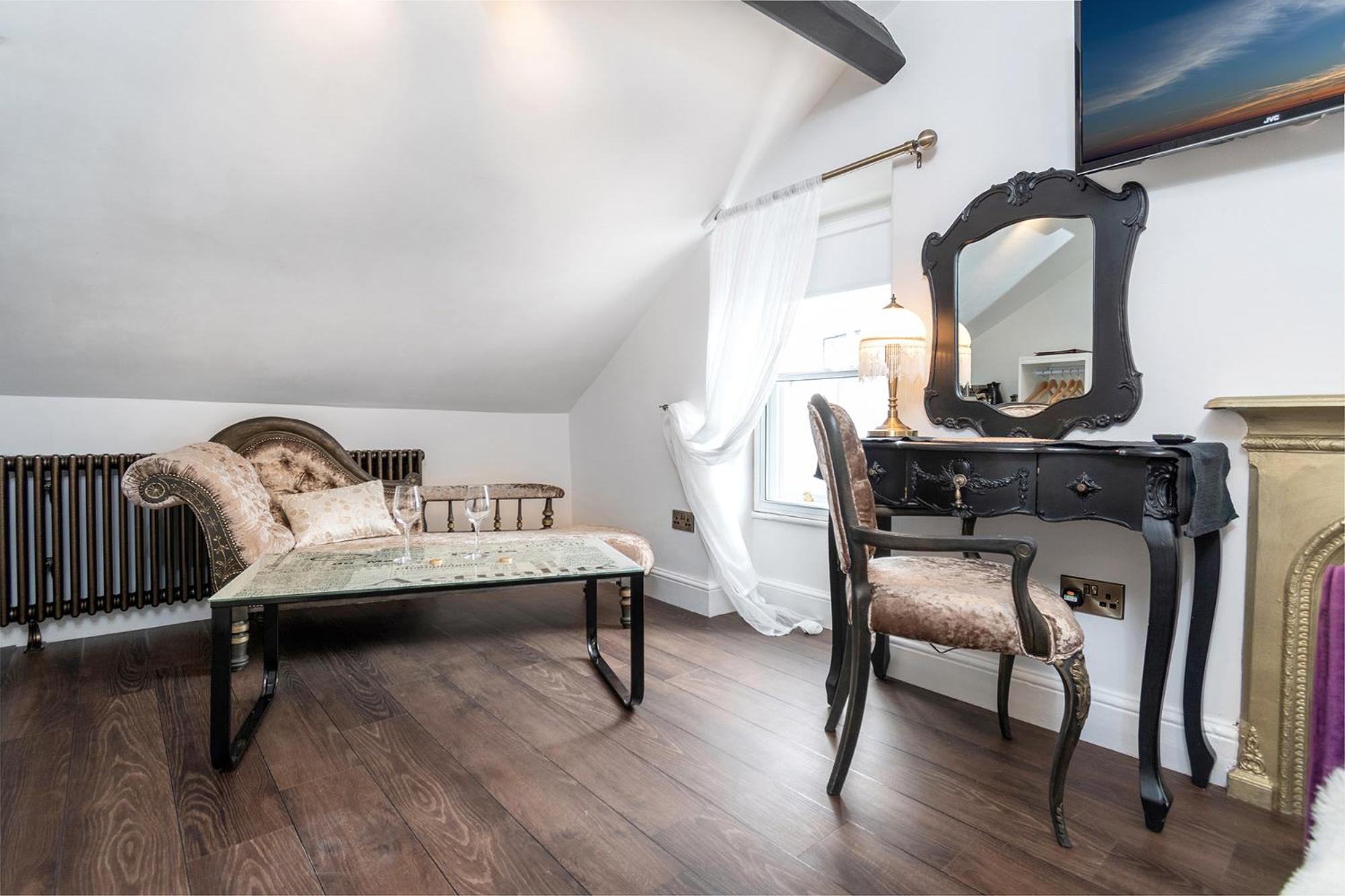 Deluxe King Room photo 2