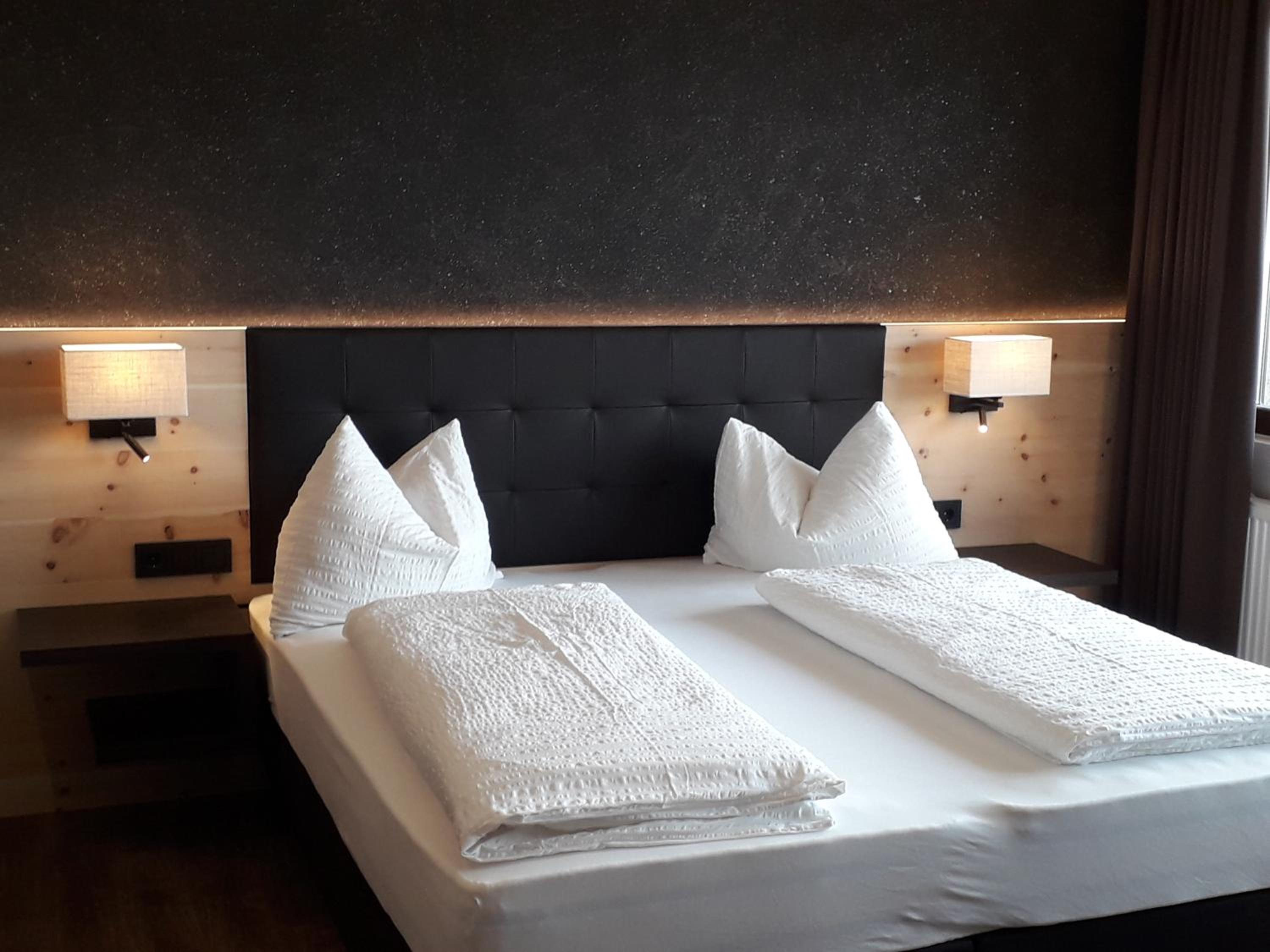 Deluxe Double or Twin Room with Balcony - Photo 4