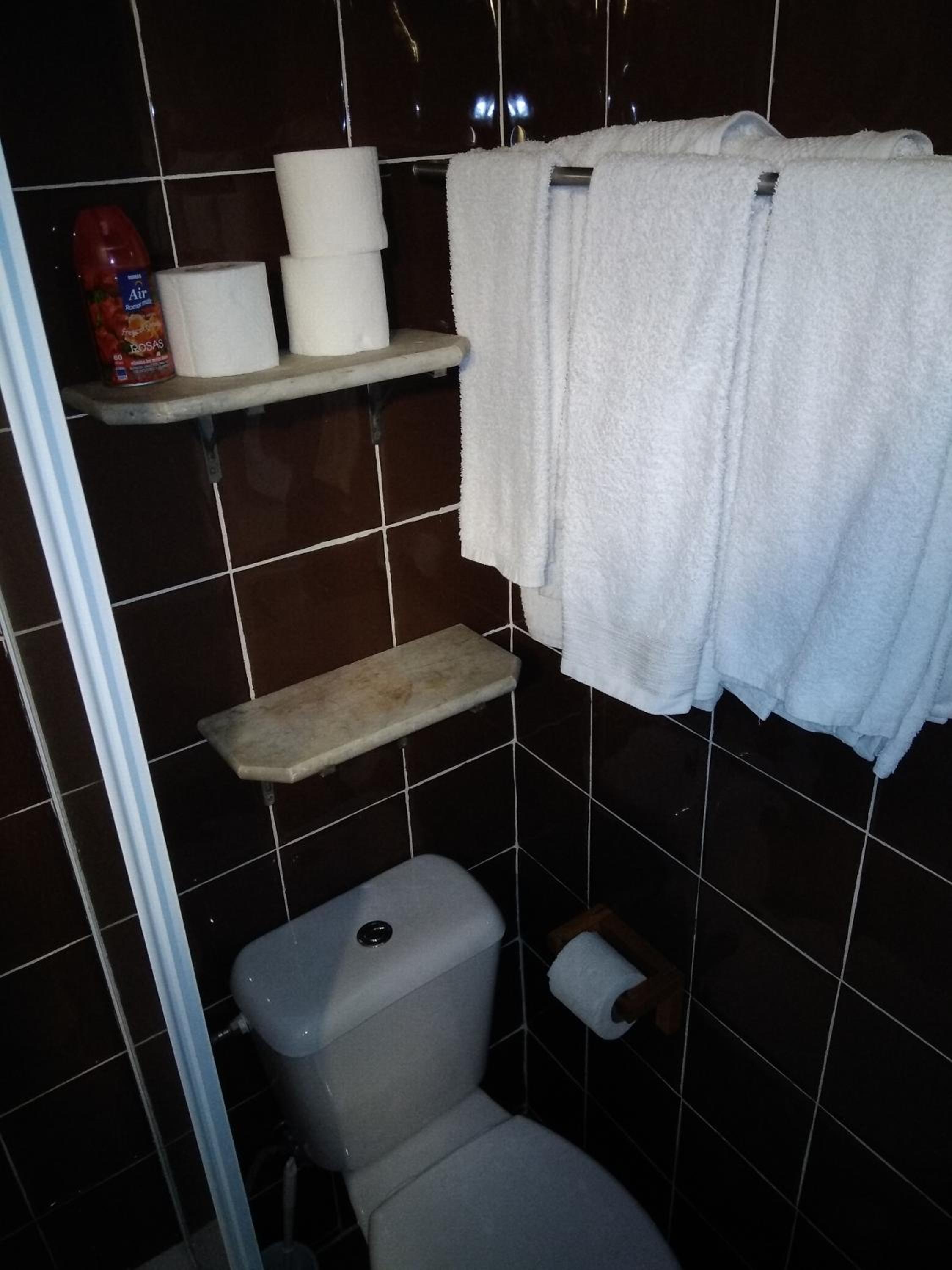 Triple Room with Private Bathroom - Photo 16