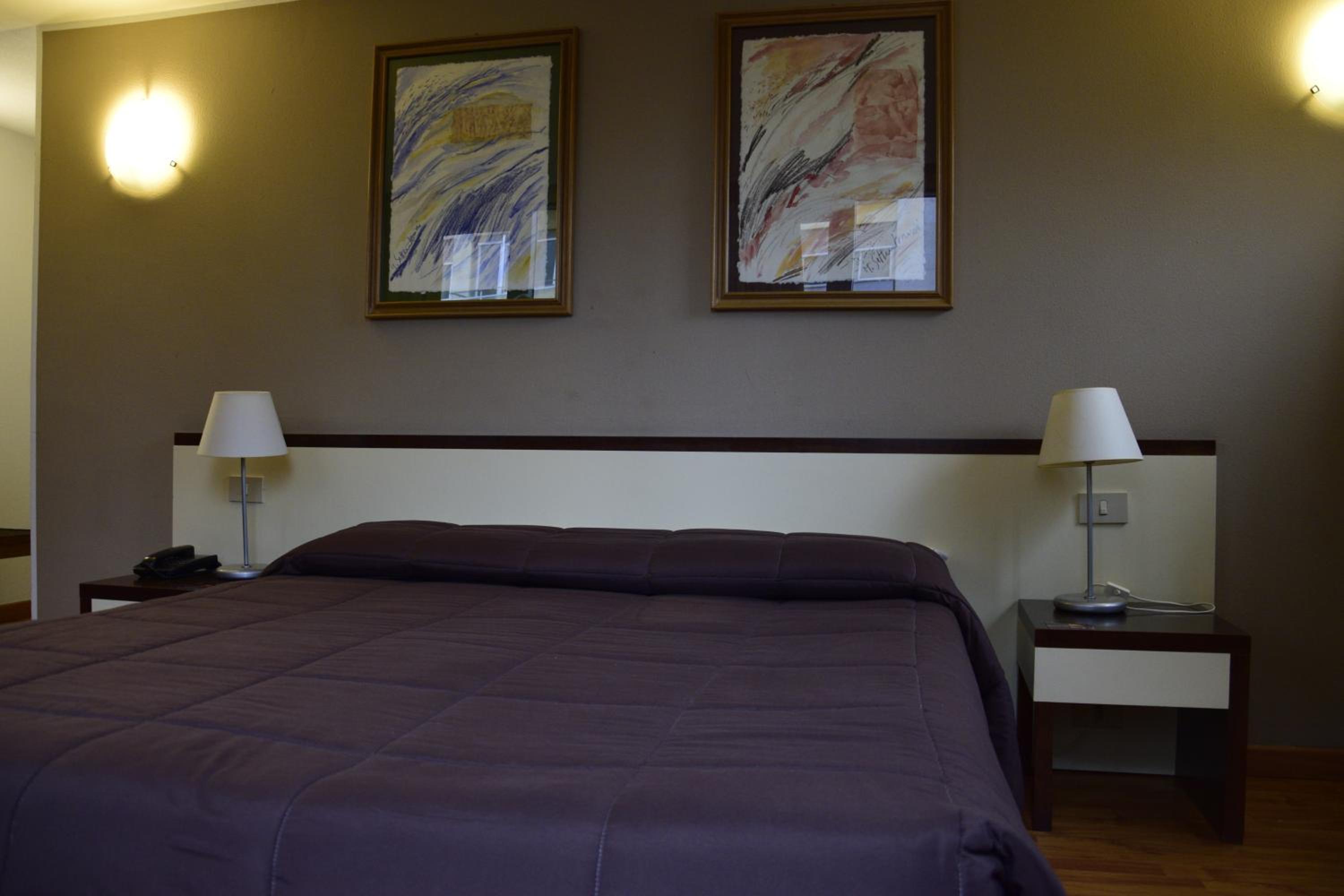 Standard Double Room - Photo 18