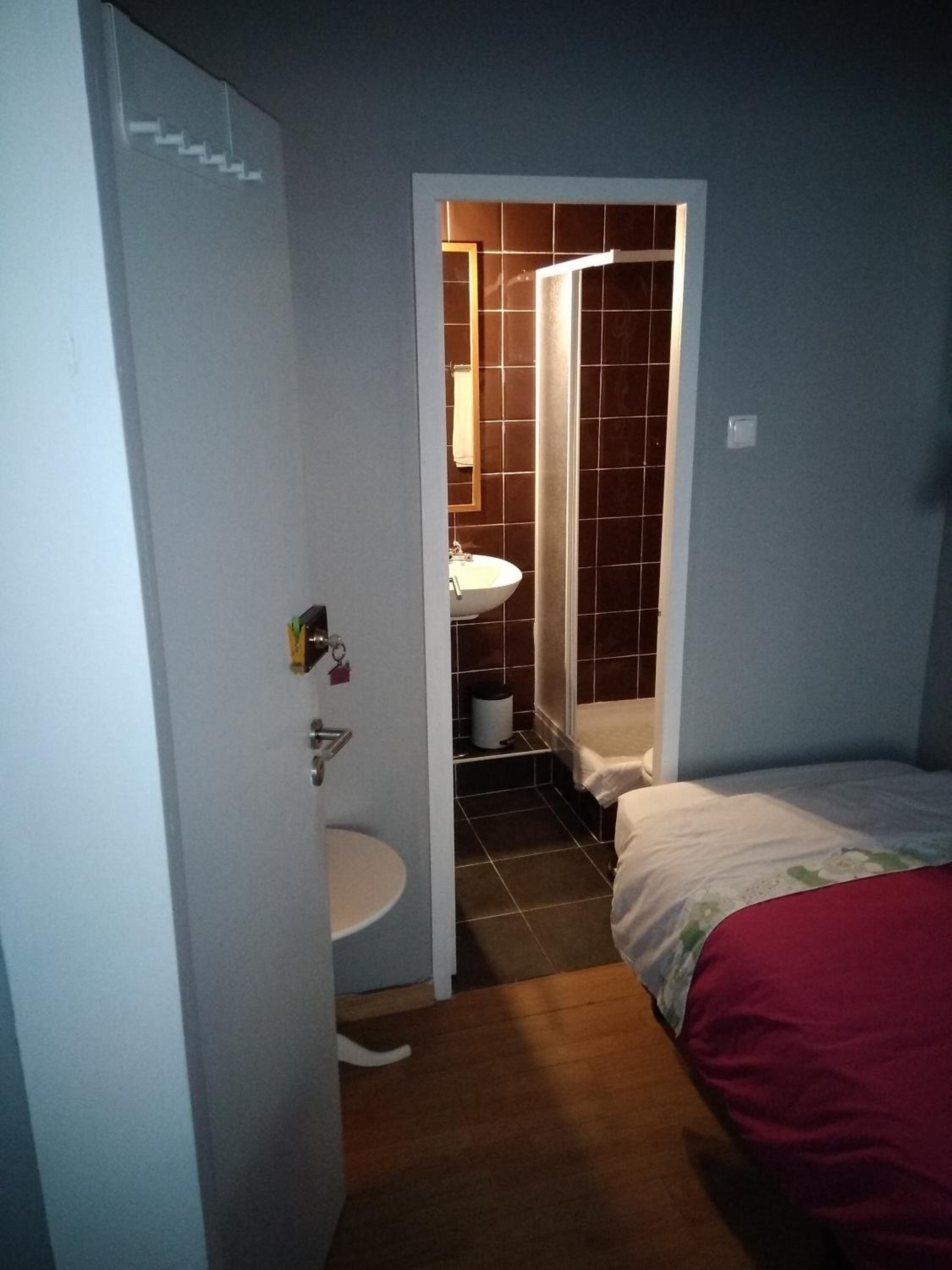 Triple Room with Private Bathroom - Photo 14
