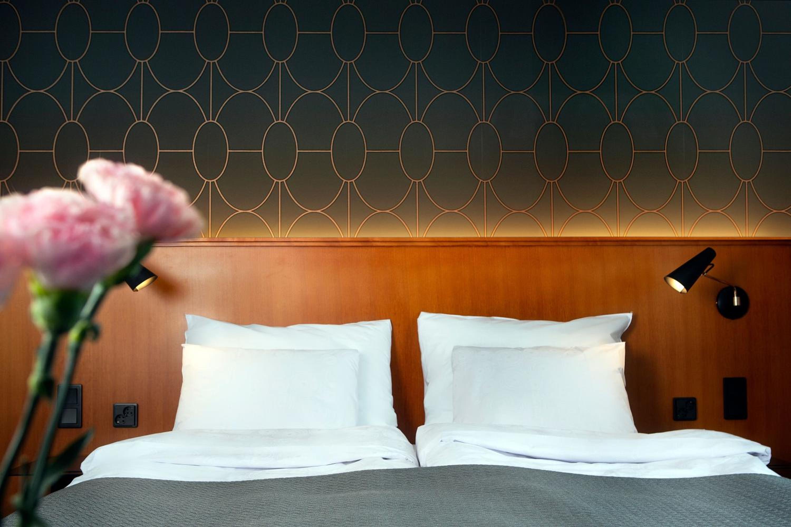 Deluxe Double or Twin Room - Photo 7