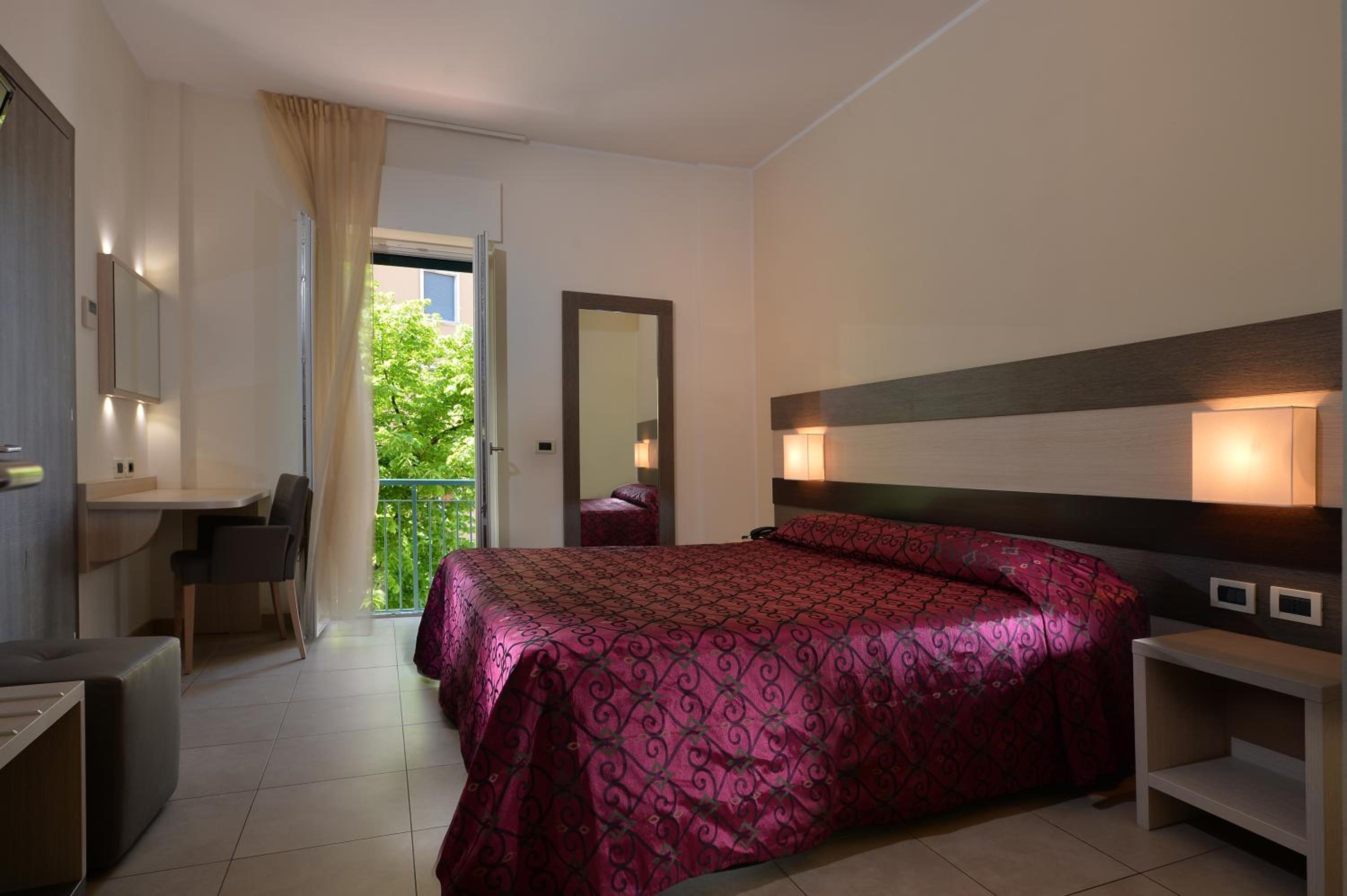 Double or Twin Room - Photo 8