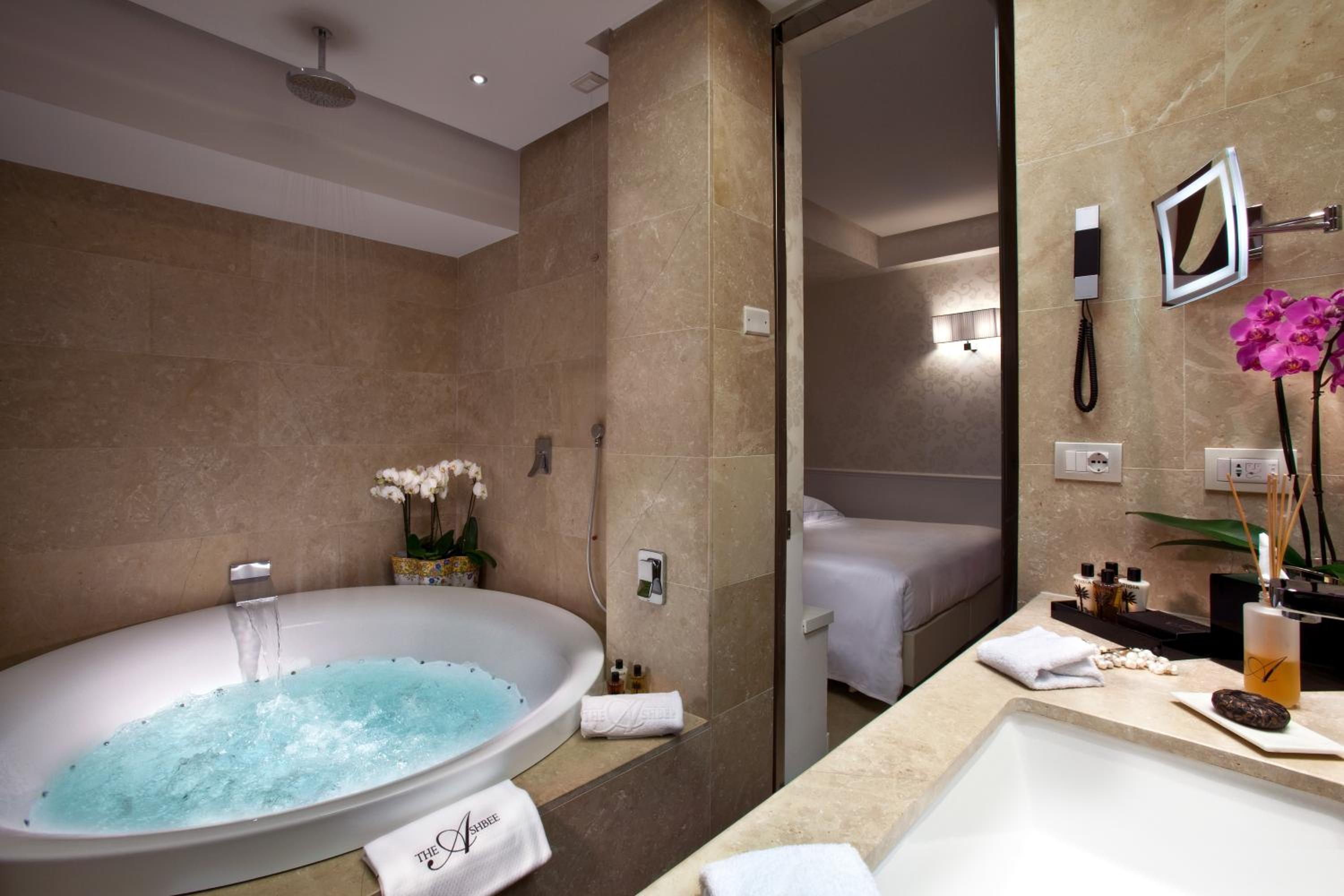 Suite - Photo 9
