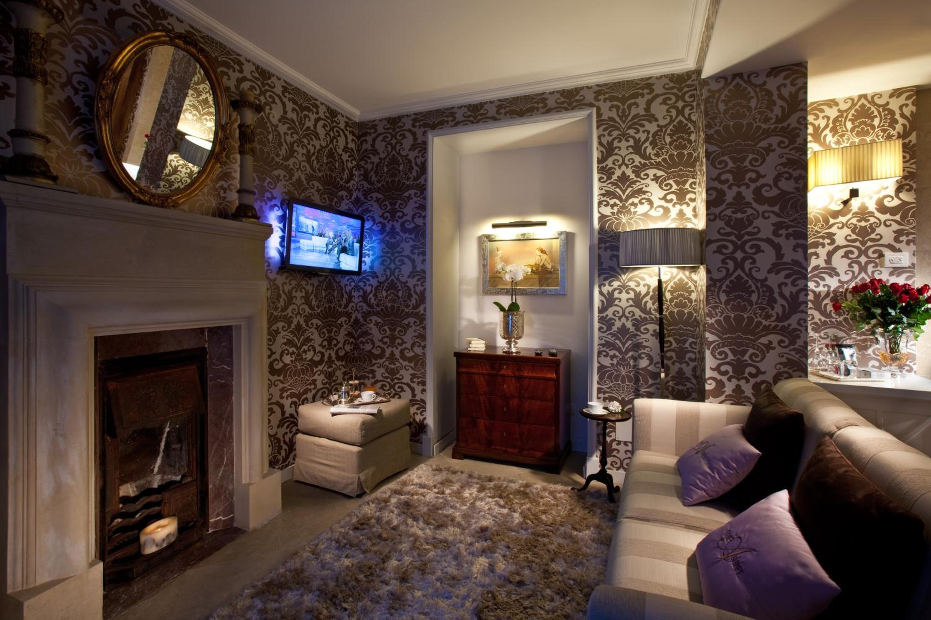 Suite - Photo 3