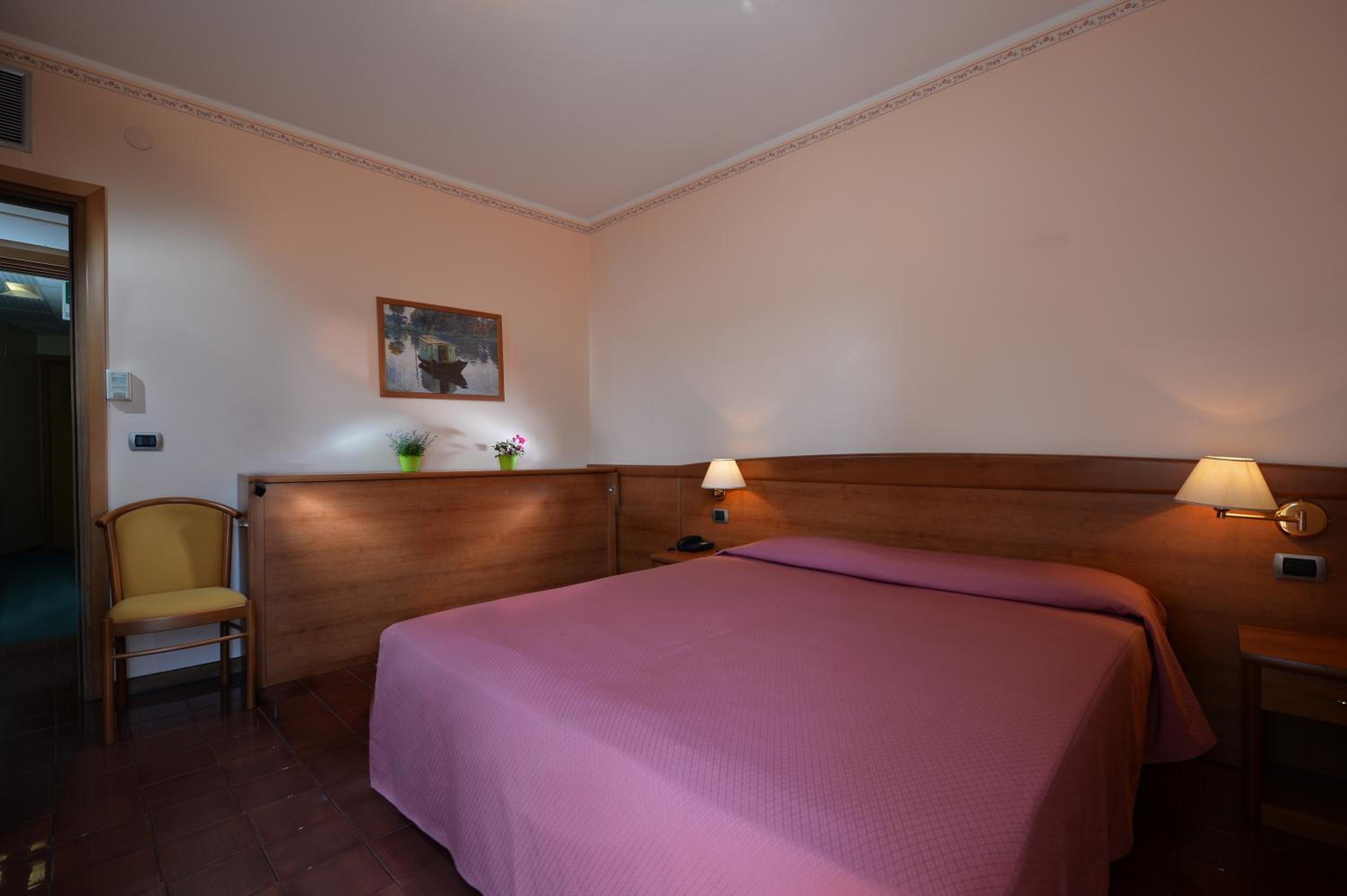Double or Twin Room - Photo 7