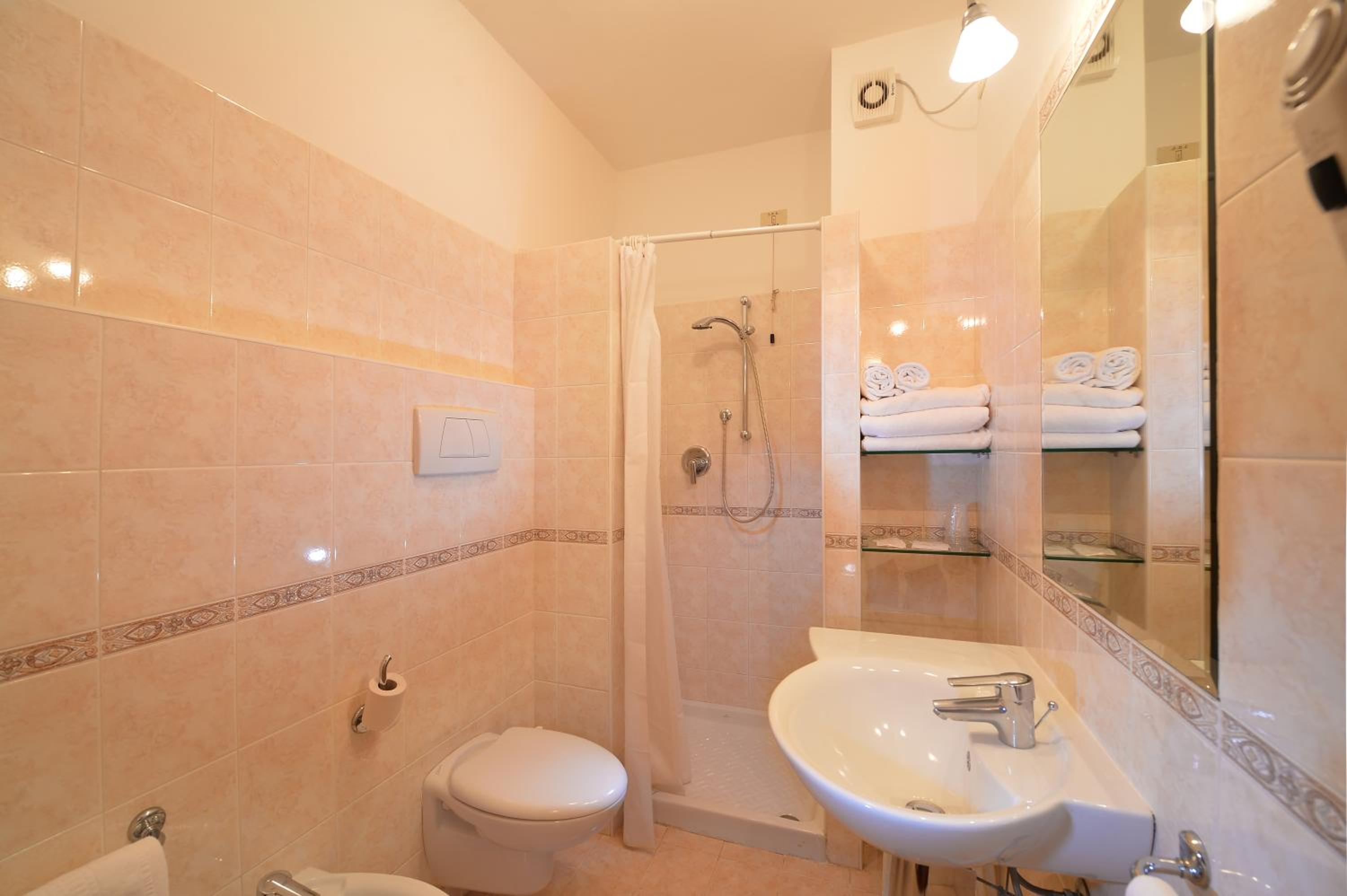 Quadruple Room - Photo 4