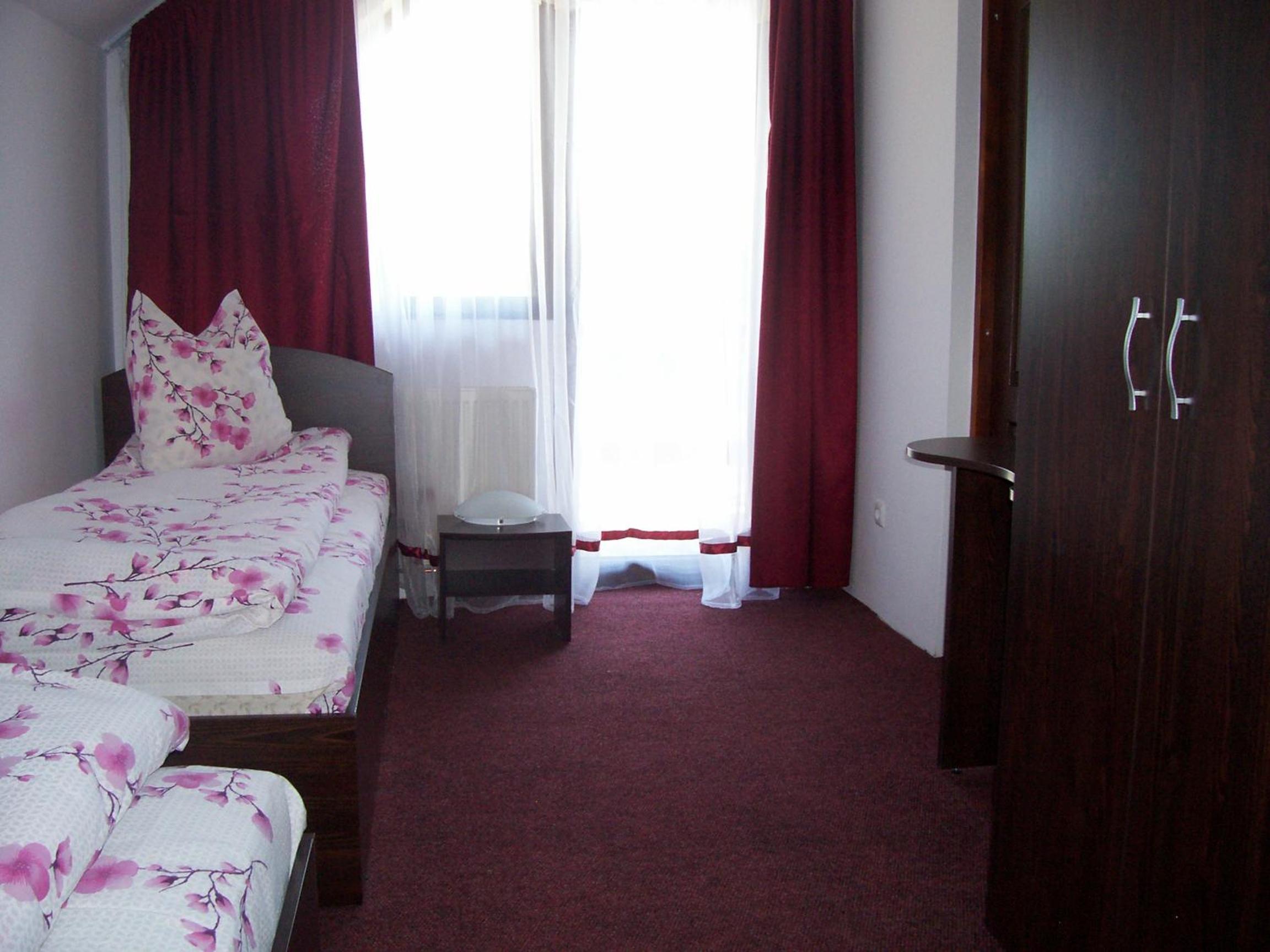 Twin Room - Photo 4