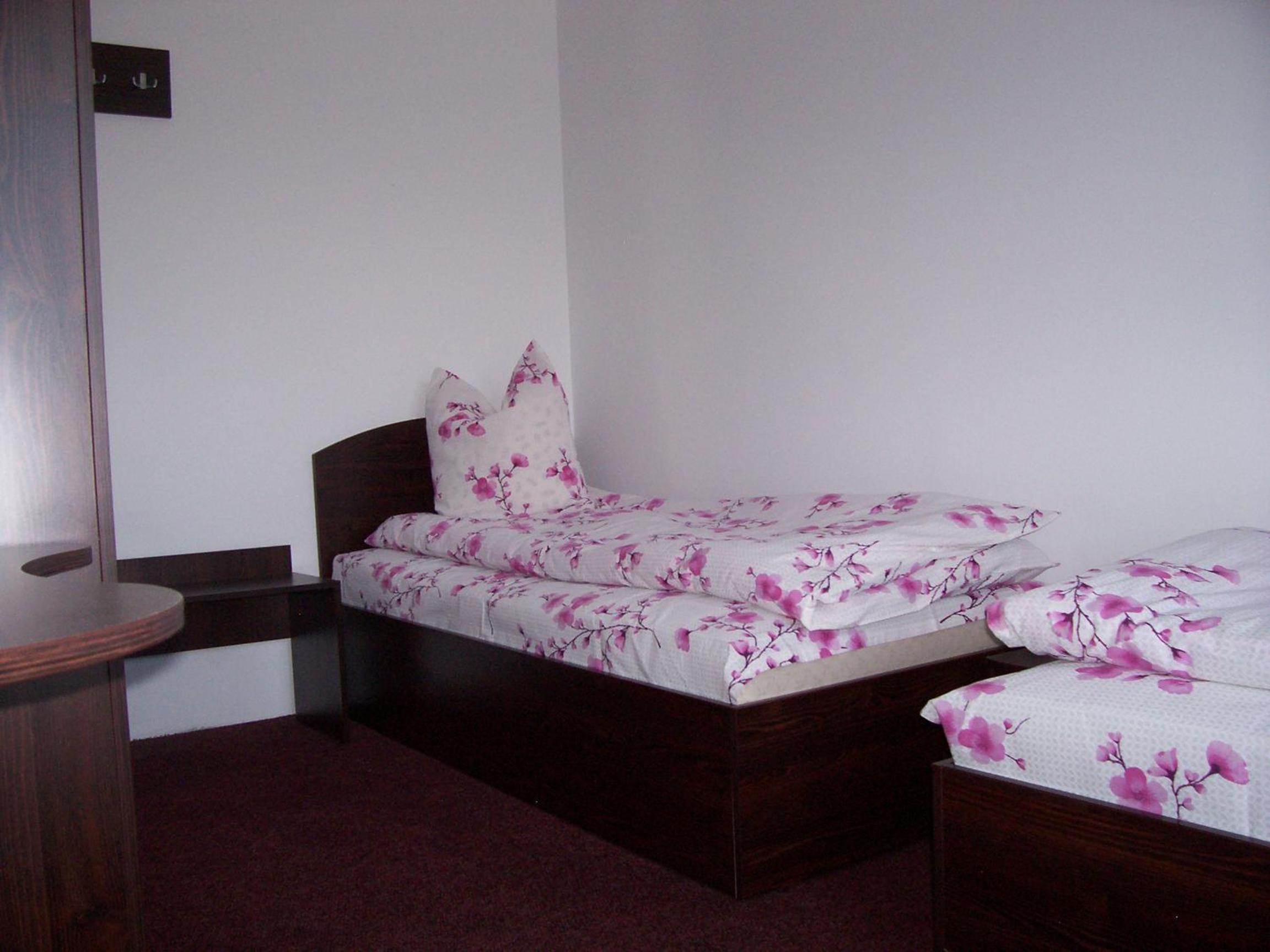 Twin Room - Photo 3