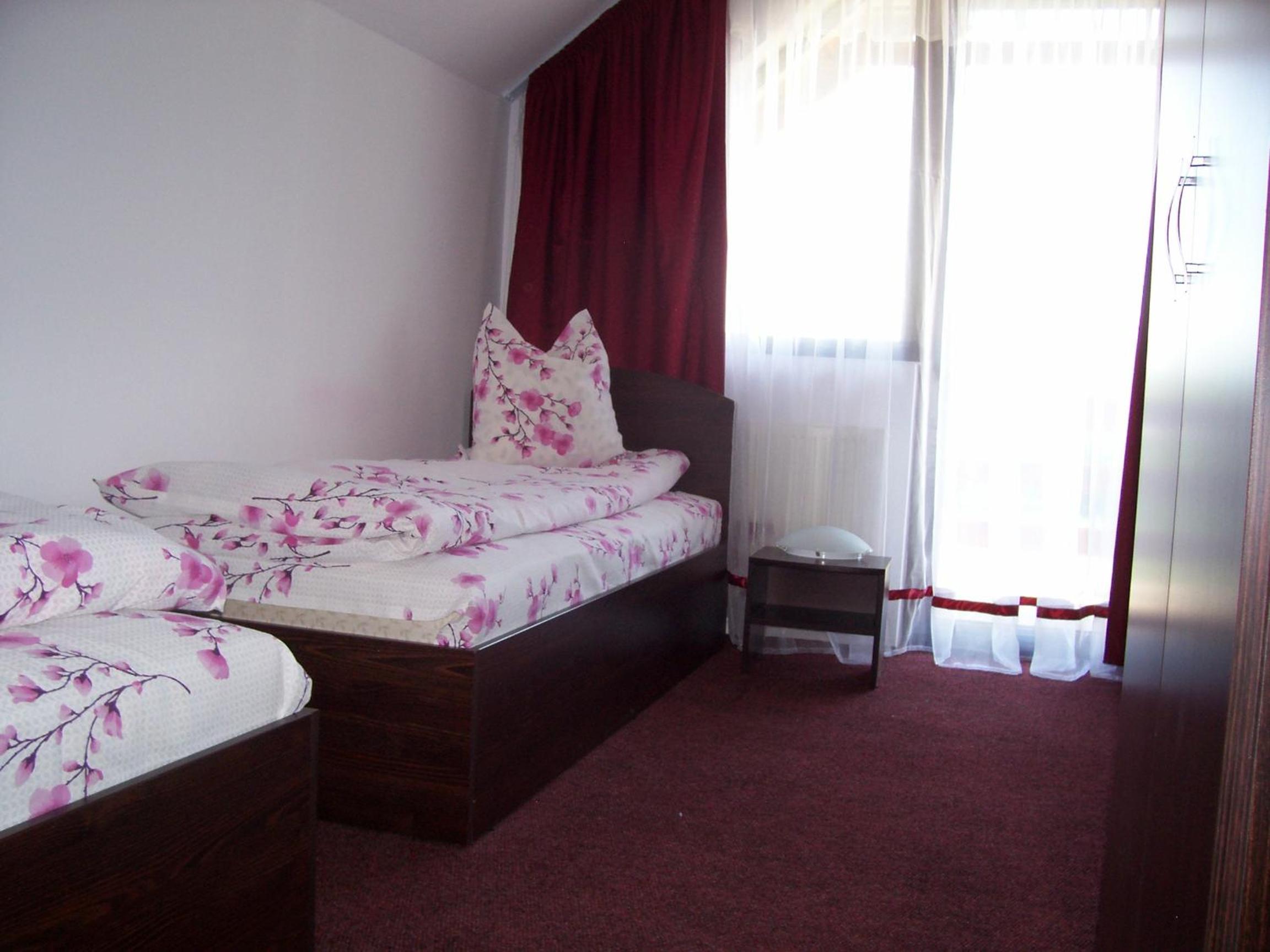Twin Room - Photo 2