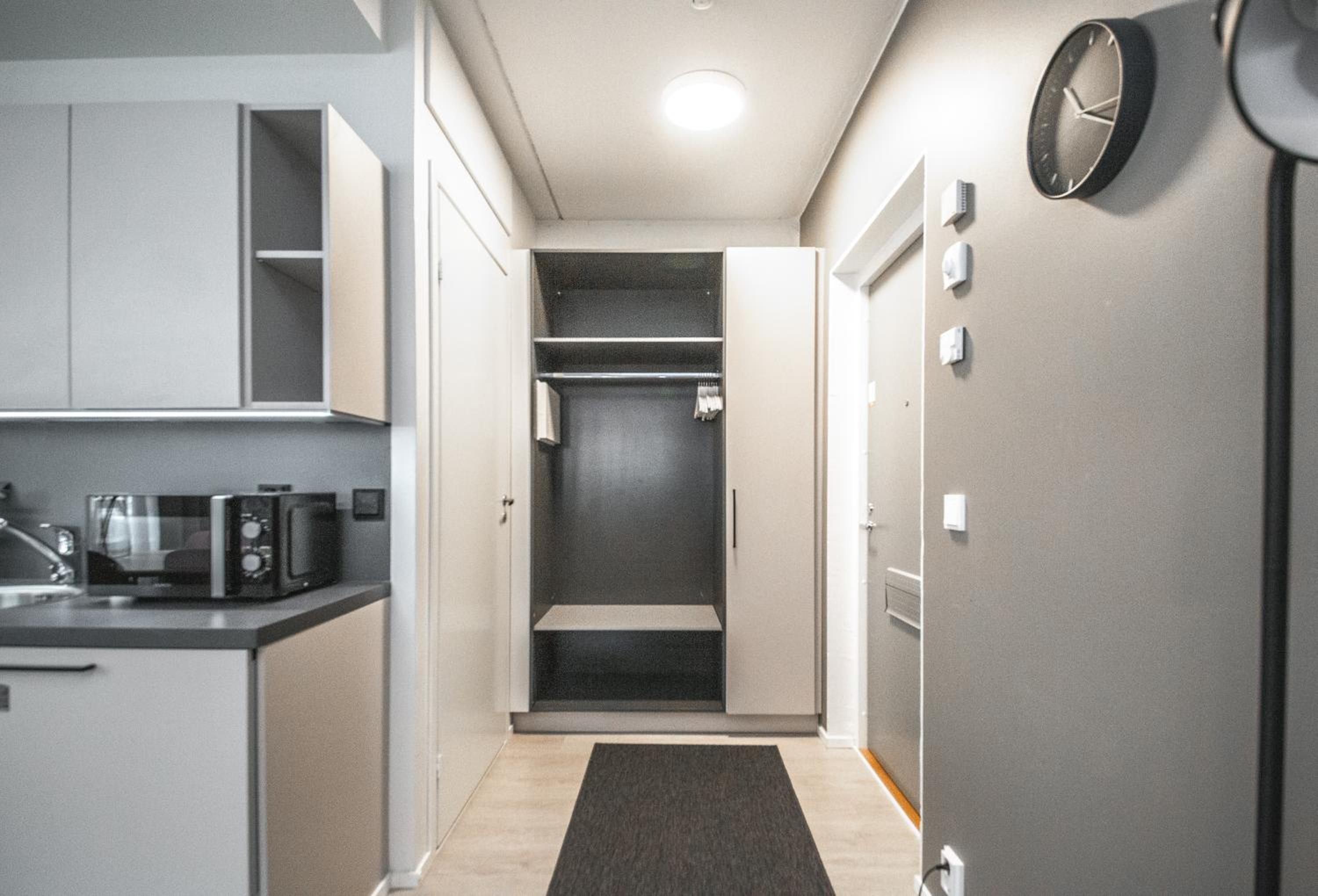 Studio Apartment - Photo 1