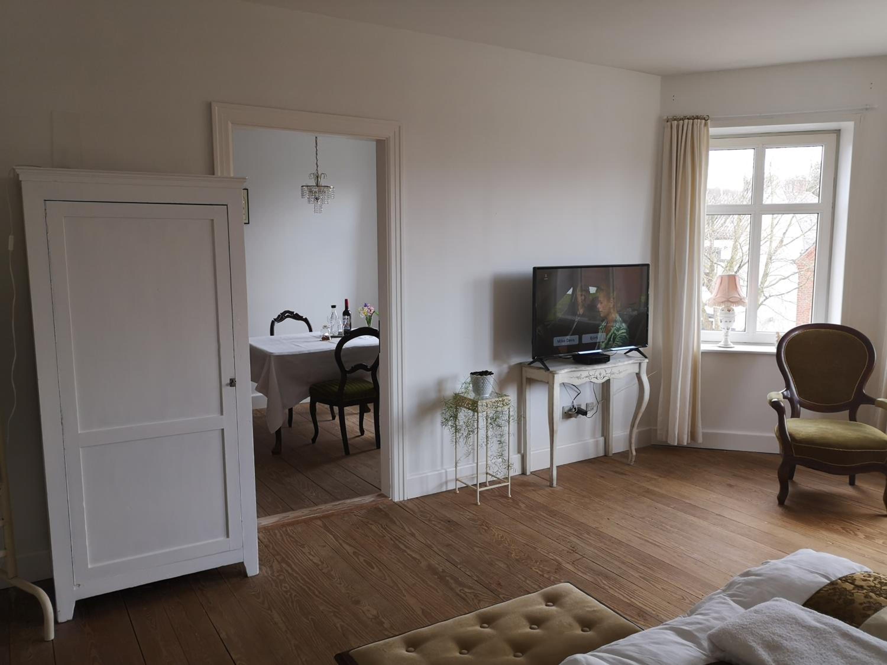 Suite - Photo 11