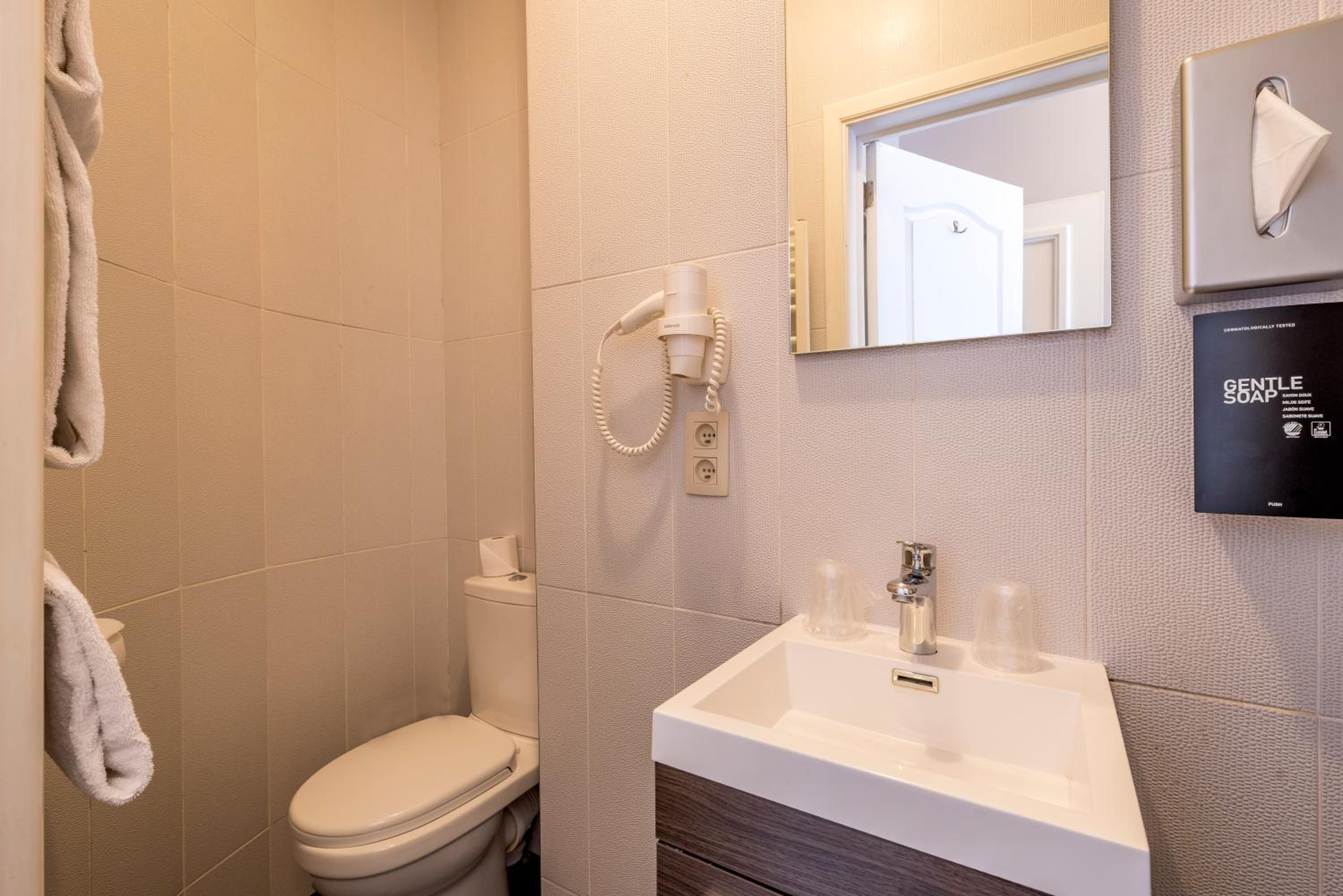 Small Single Room photo 2