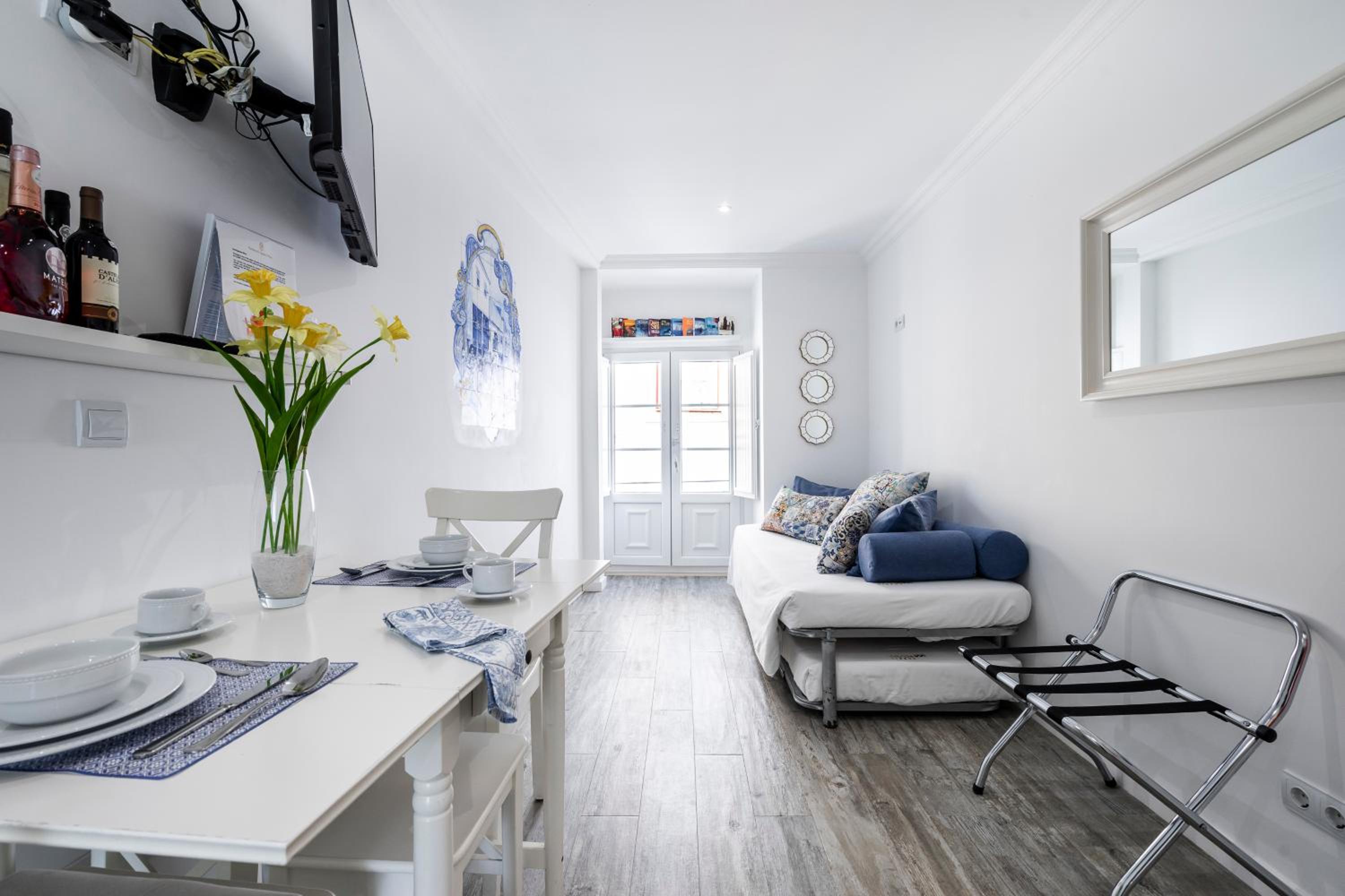 One-Bedroom Apartment with Balcony photo 1