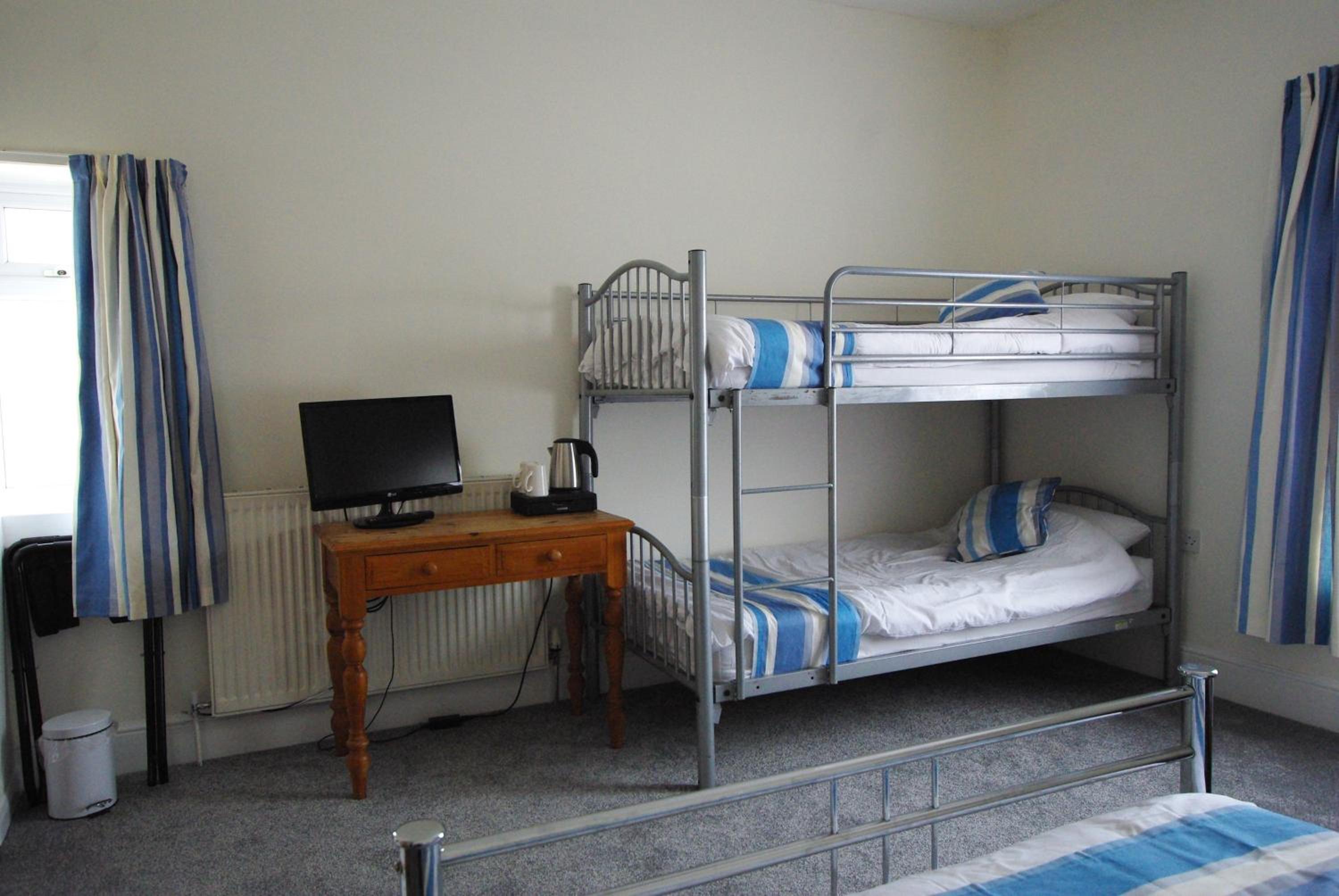 Family Room (2 Adults + 3 Children)