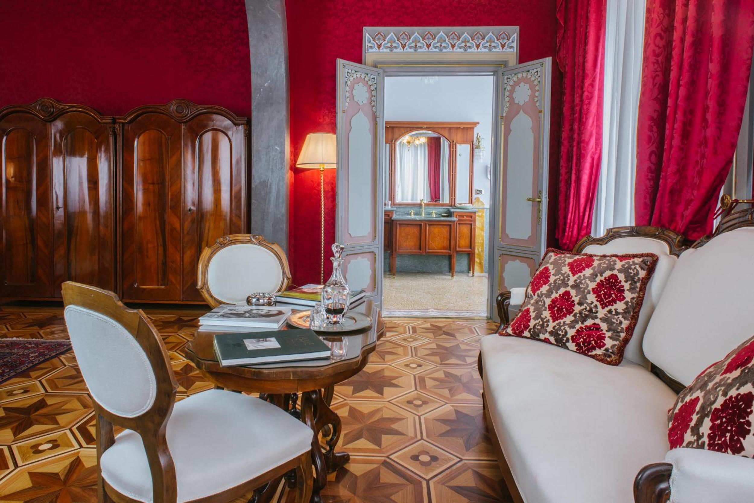 Suite with Lake View - Photo 4