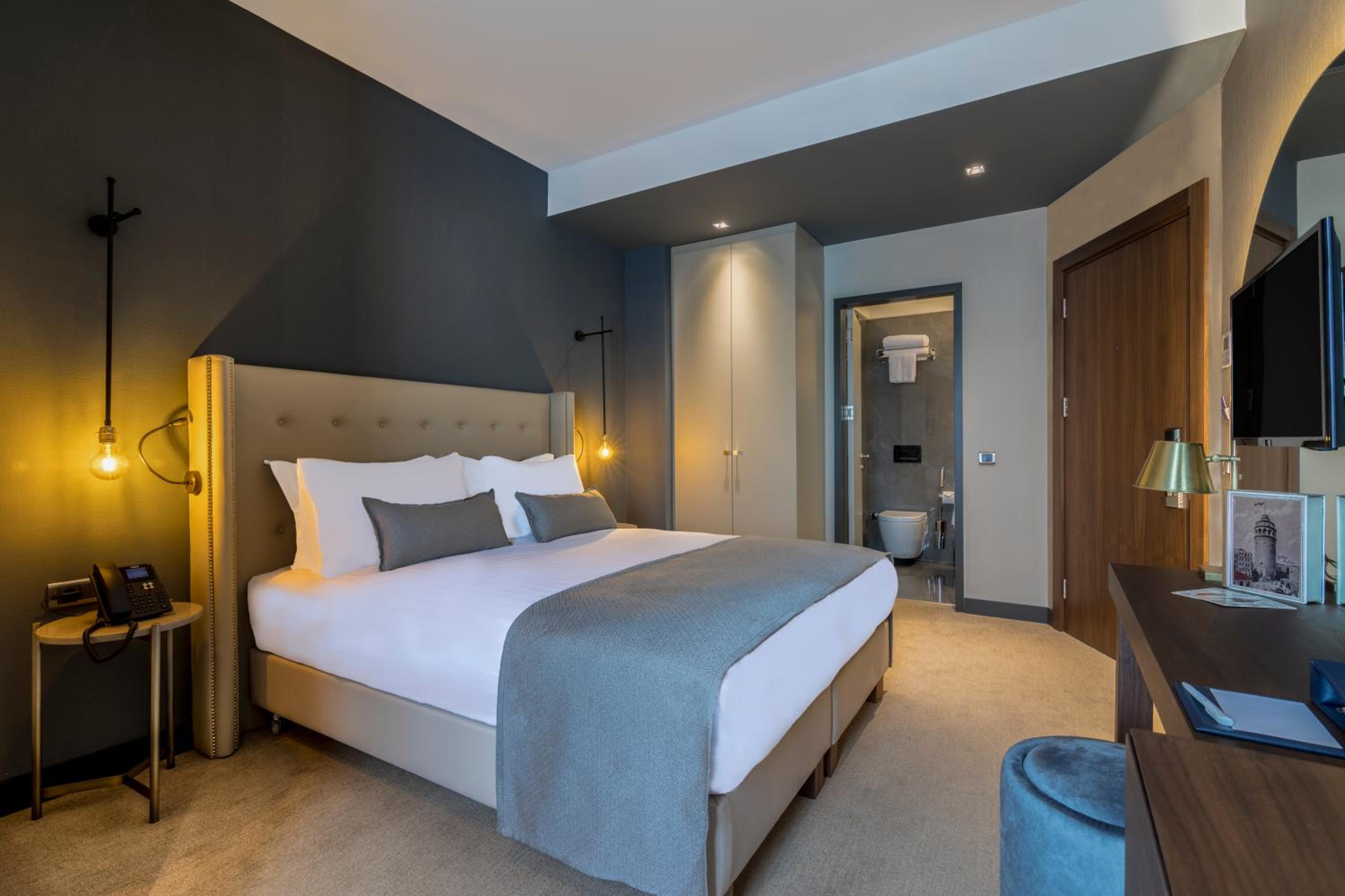 Deluxe Queen Room photo 2