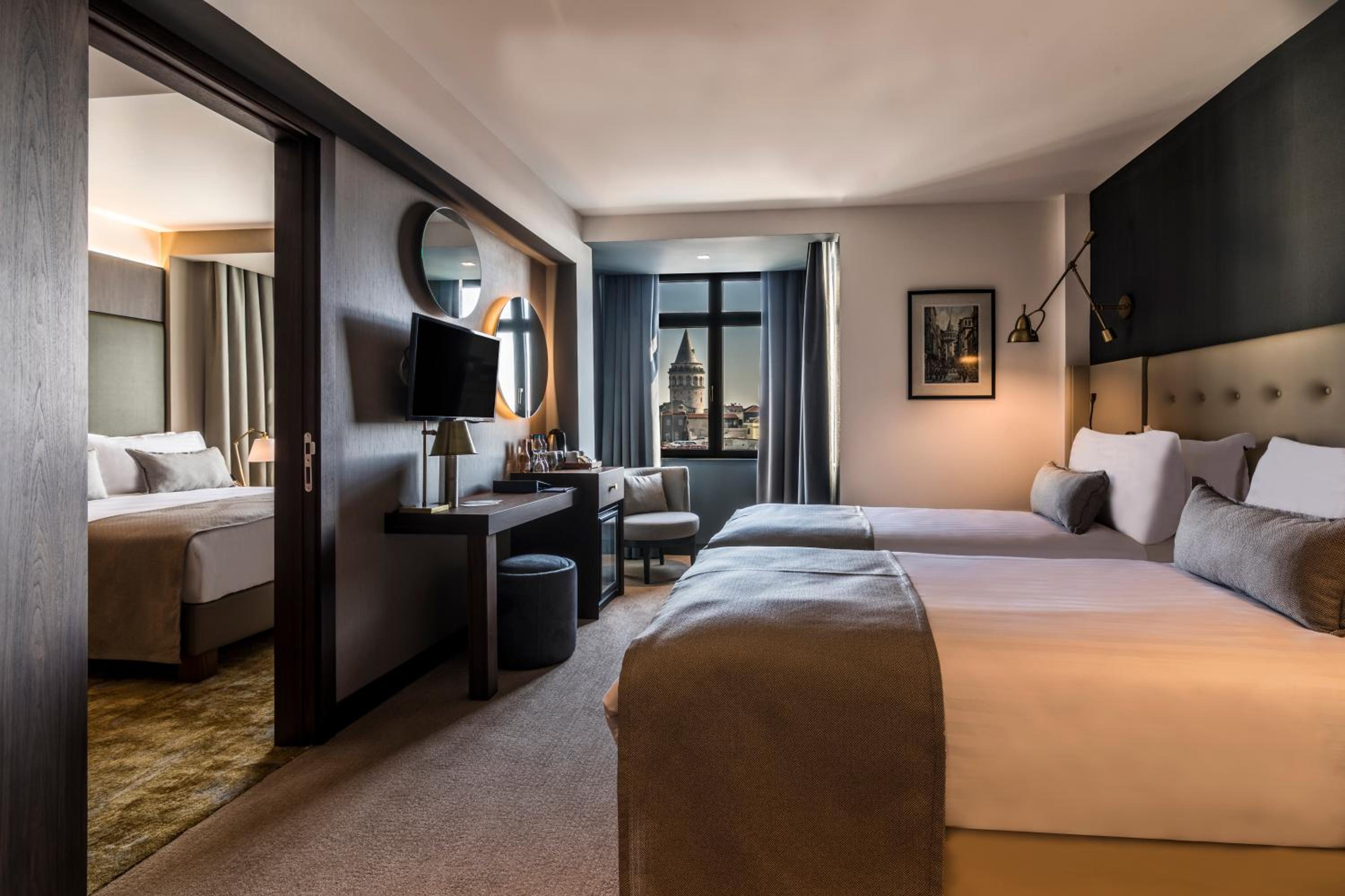 Deluxe Family Suite photo 3