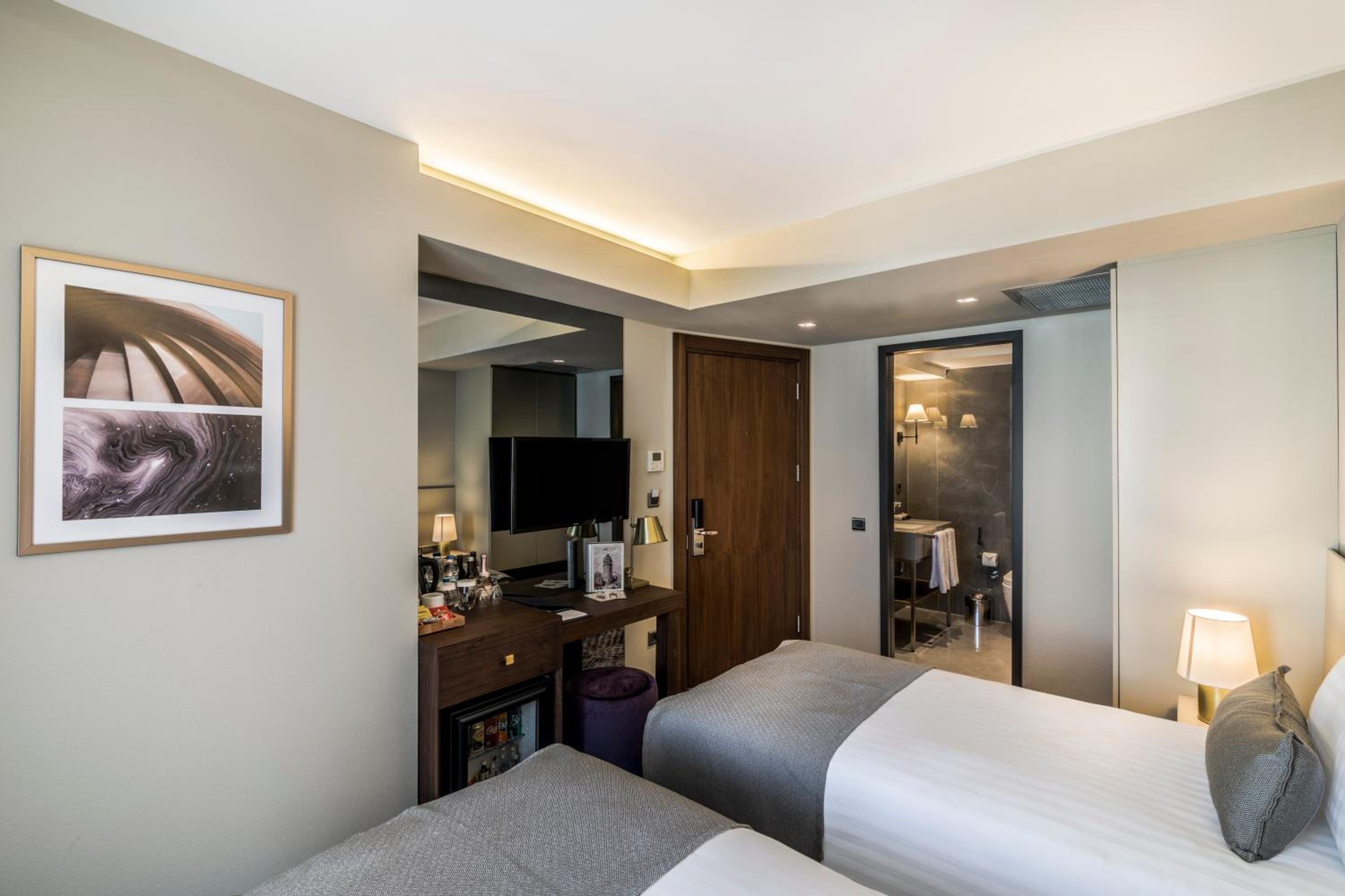 Deluxe Double or Twin Room with Balcony photo 2