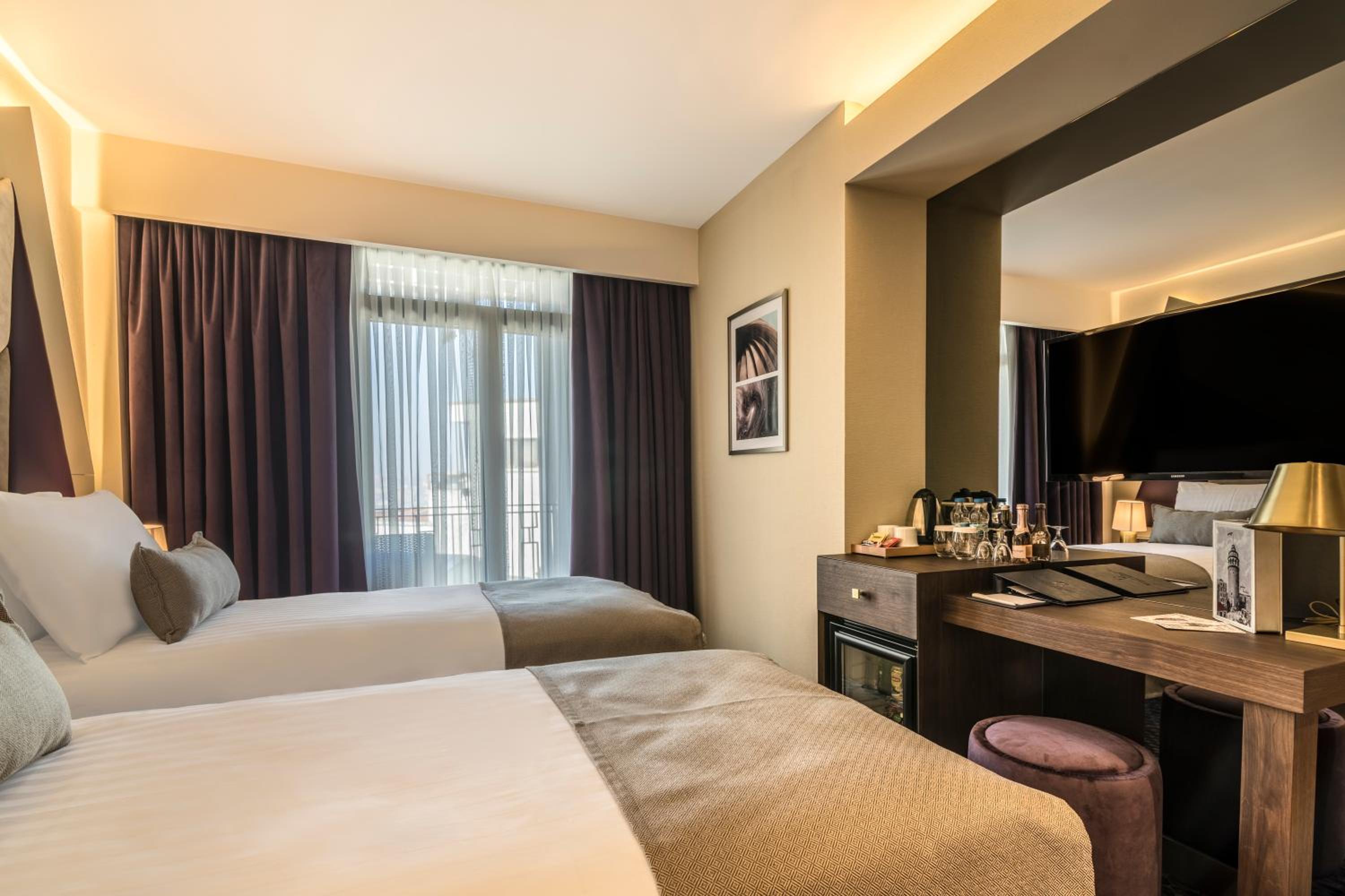 Deluxe Double or Twin Room with Balcony photo 3