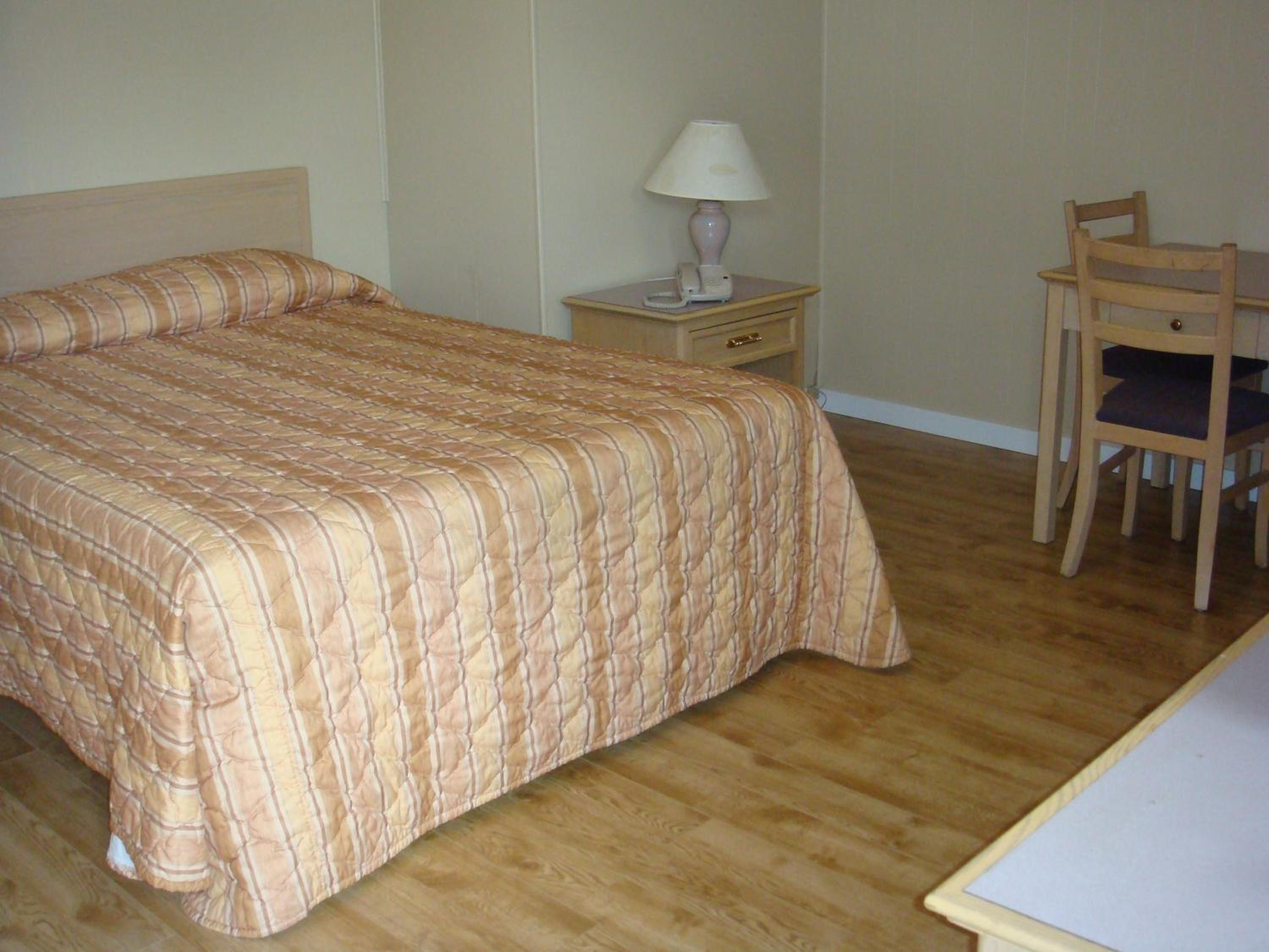Standard Queen Room - Photo 6