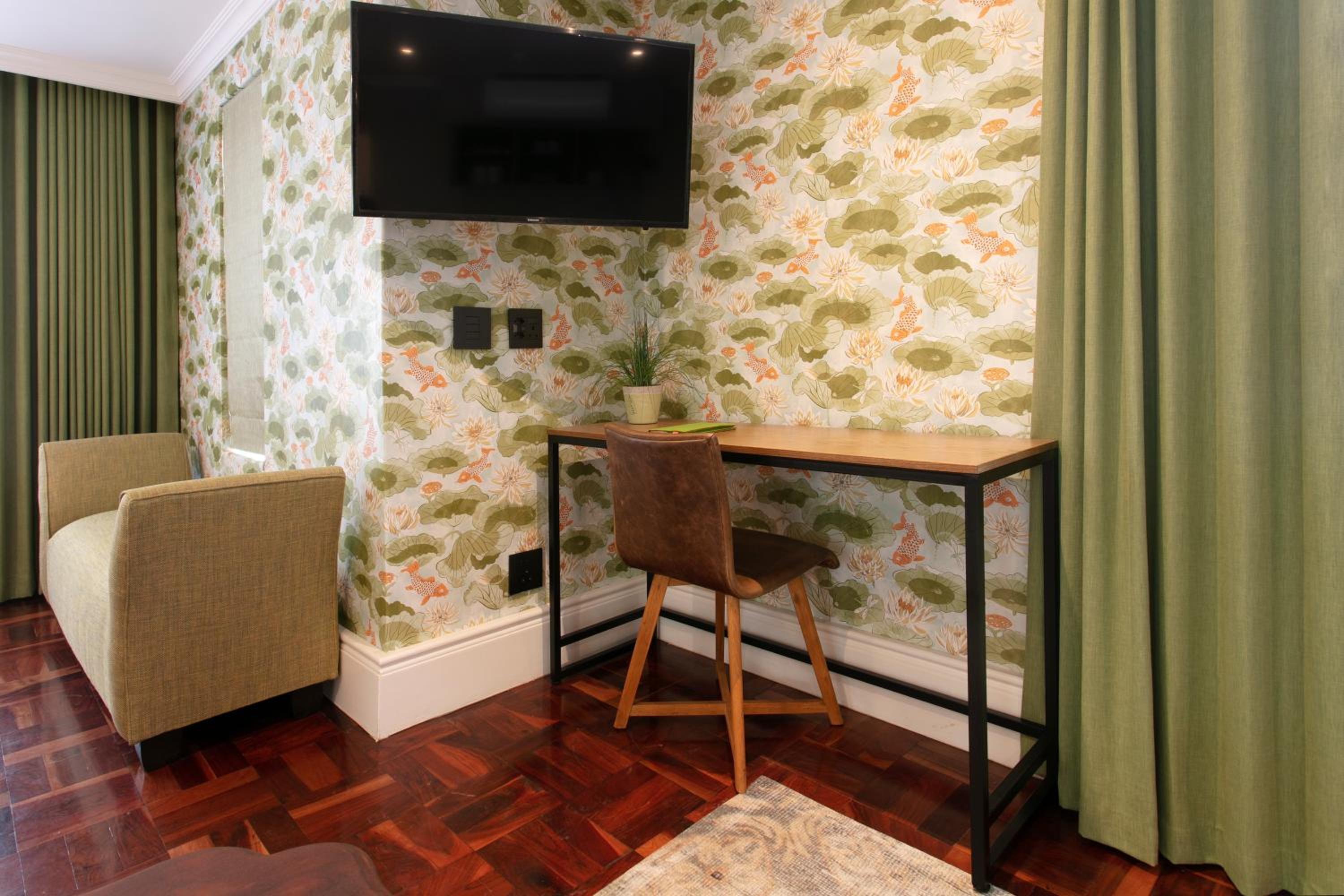 Superior Suite - Photo 15