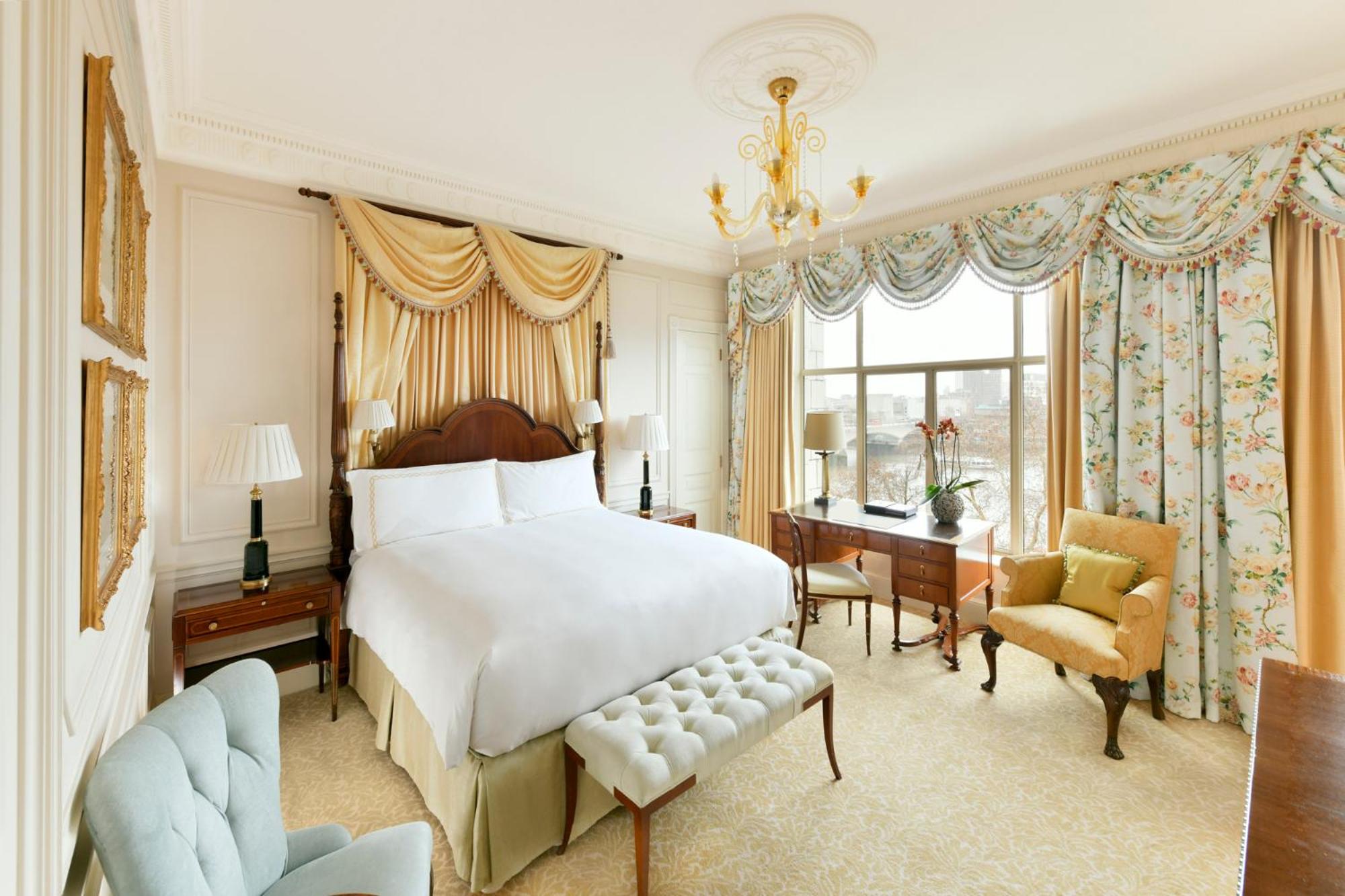 Junior King Suite with River View