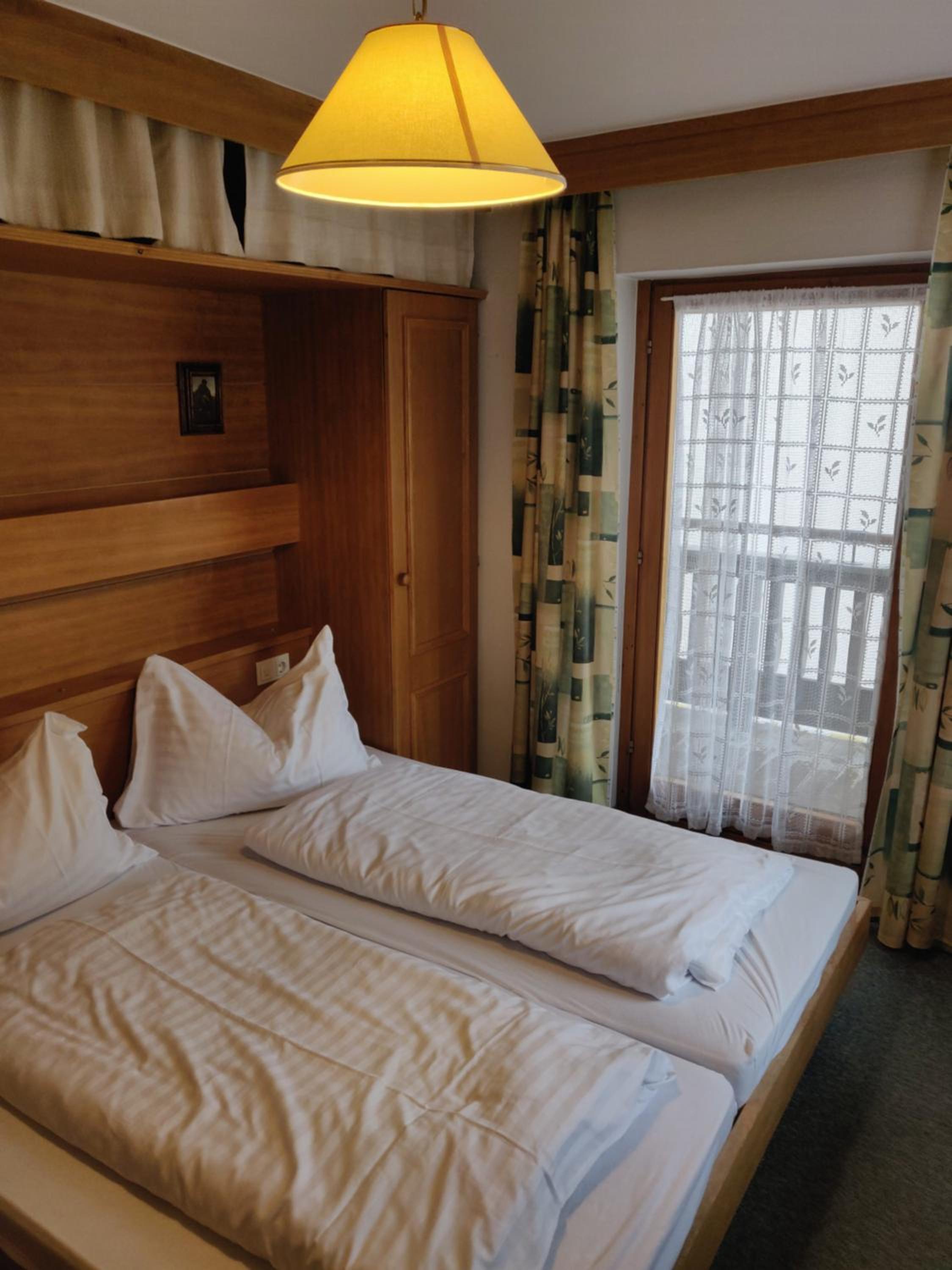 Double or Twin Room with Balcony - Photo 3