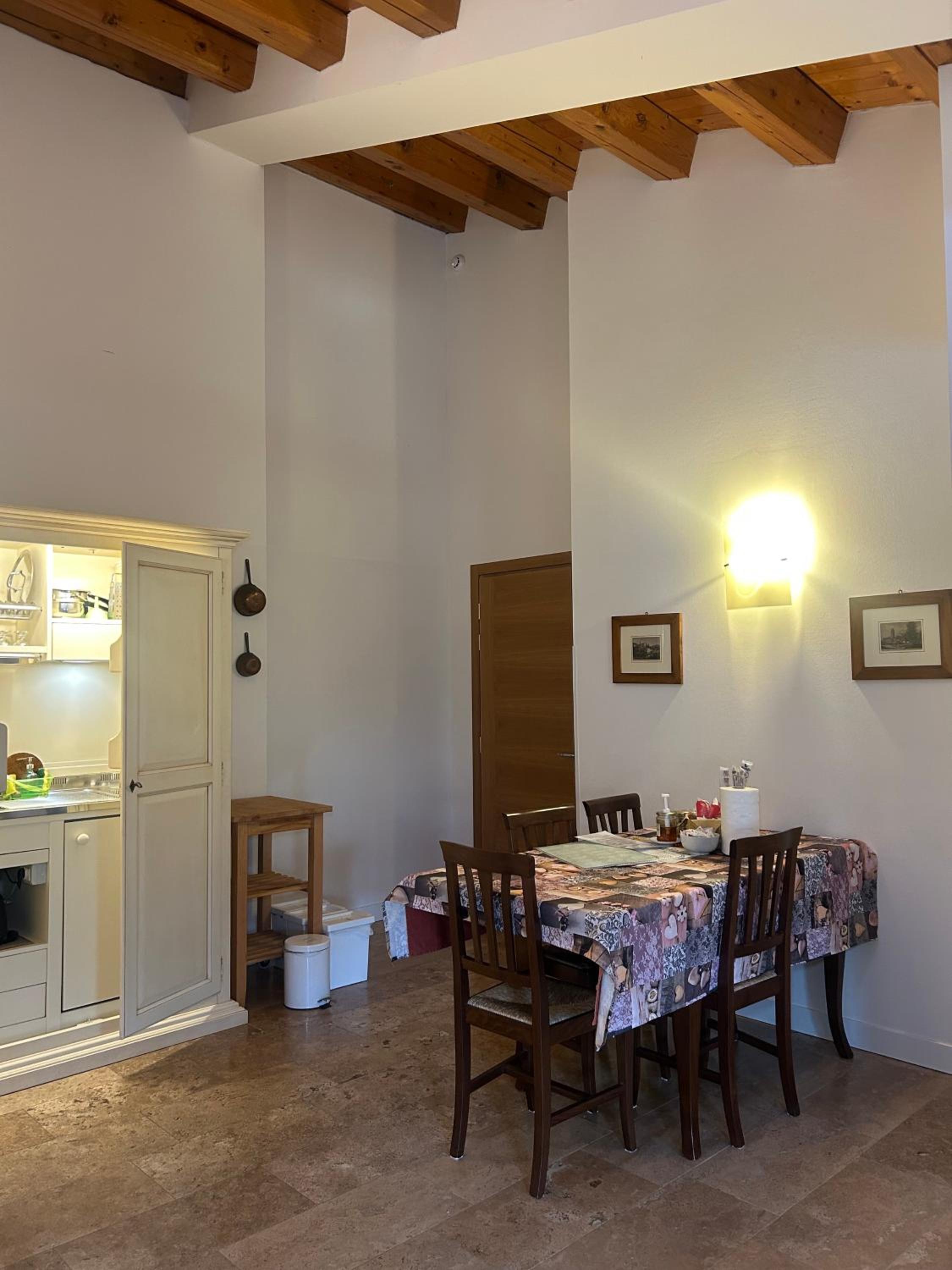 Studio Apartment with Balcony photo 2