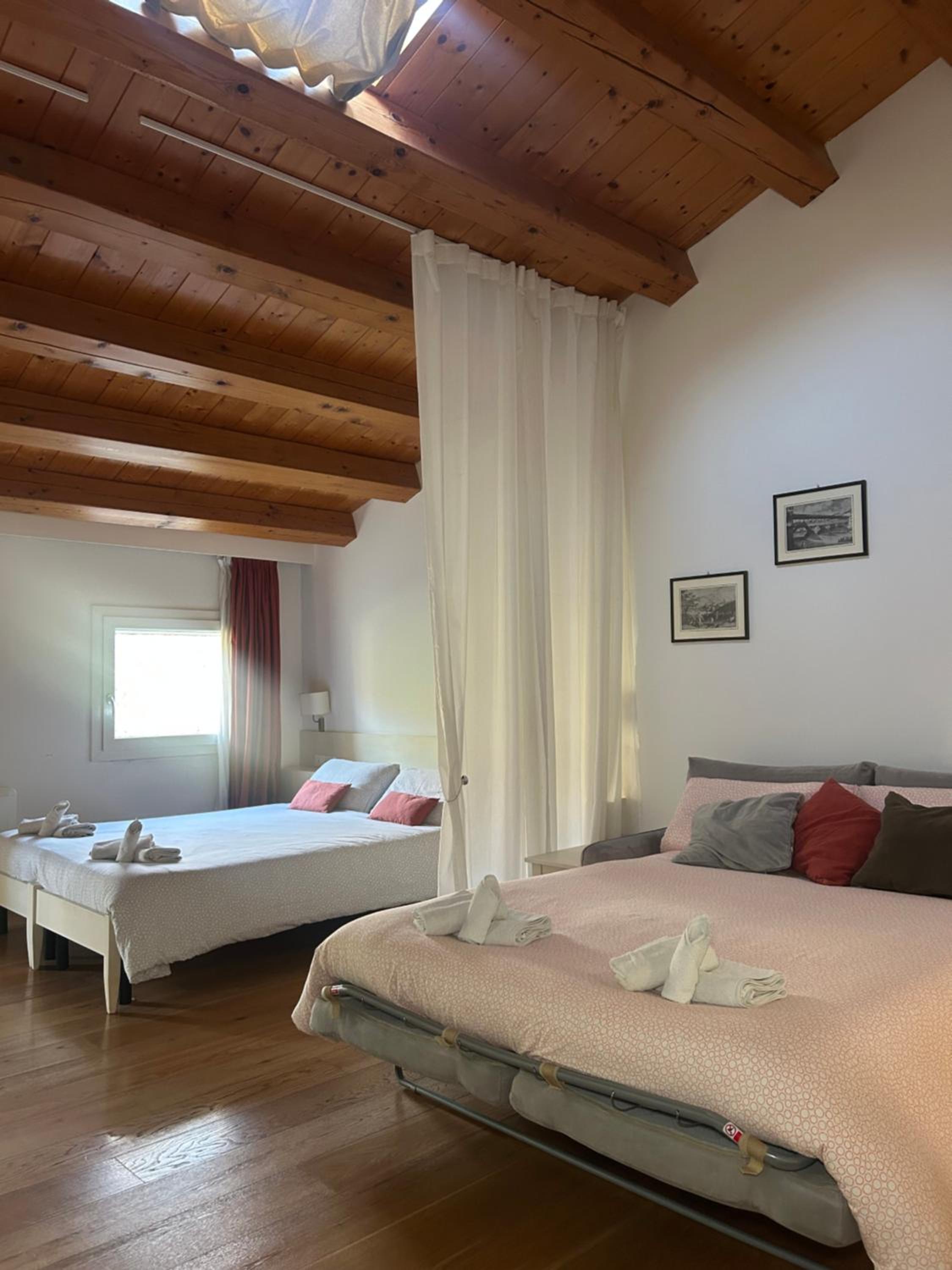 Studio Apartment with Balcony photo 3