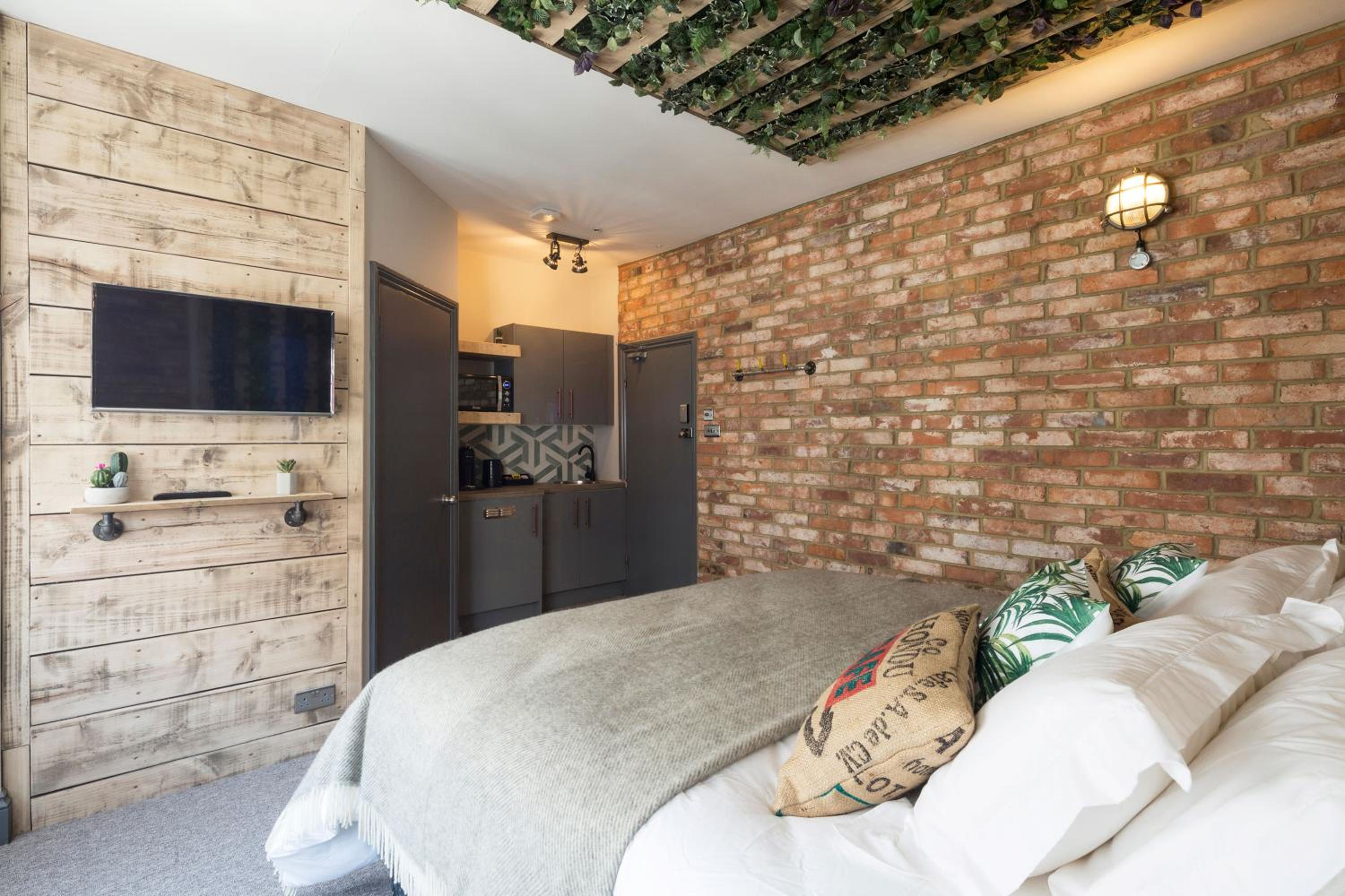 Deluxe Double or Twin Room - Photo 18