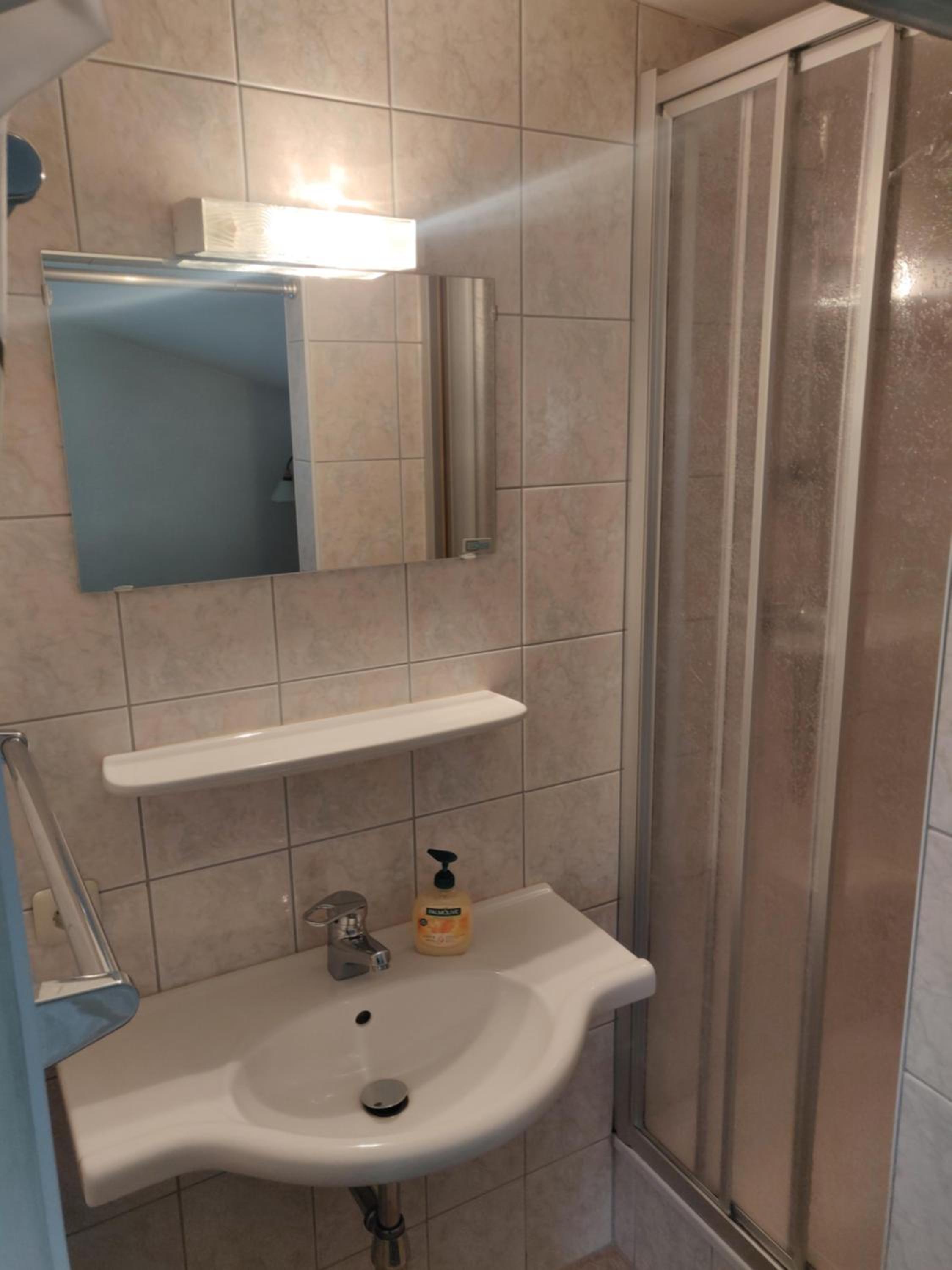 Double Room with Balcony - Photo 2