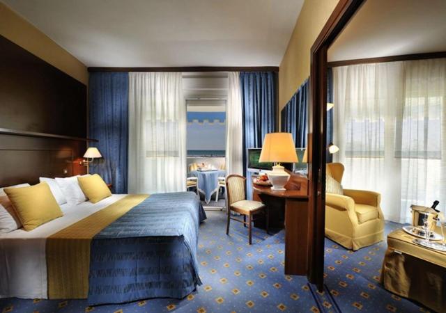 Junior Suite with Balcony and Lateral Sea View