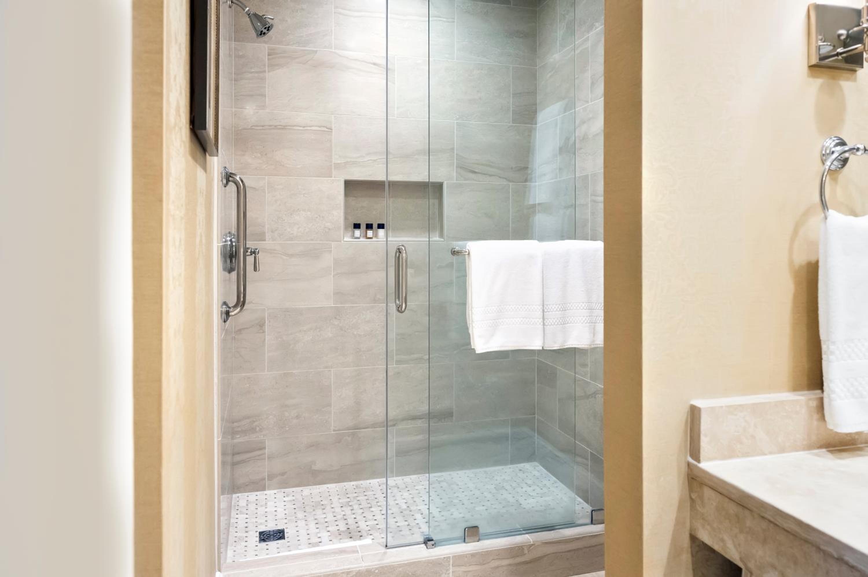 Governor's Suite - Photo 6