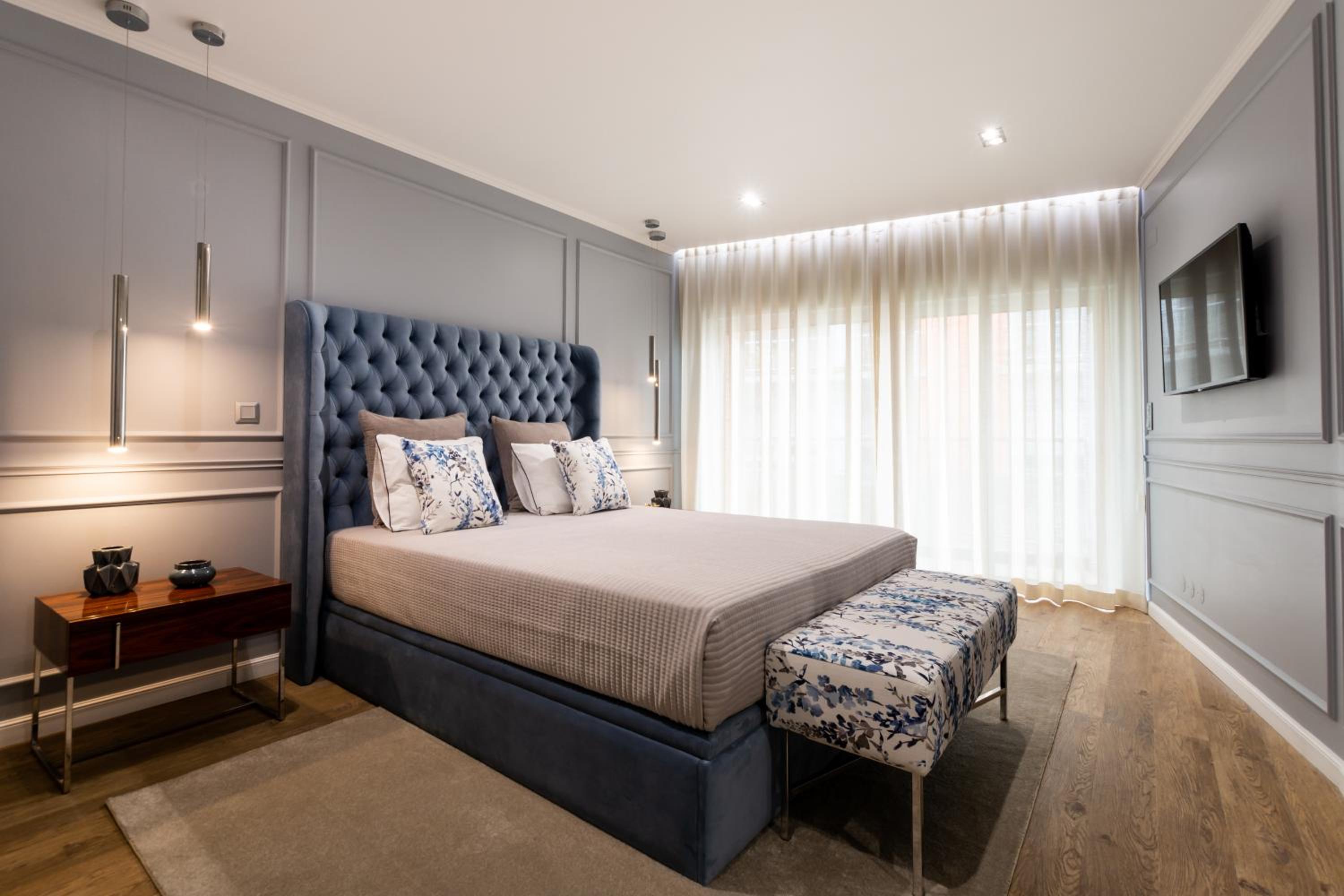 One-Bedroom Apartment - Photo 1