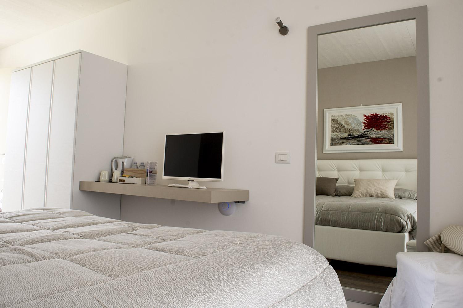 Double Room with Patio - Photo 10
